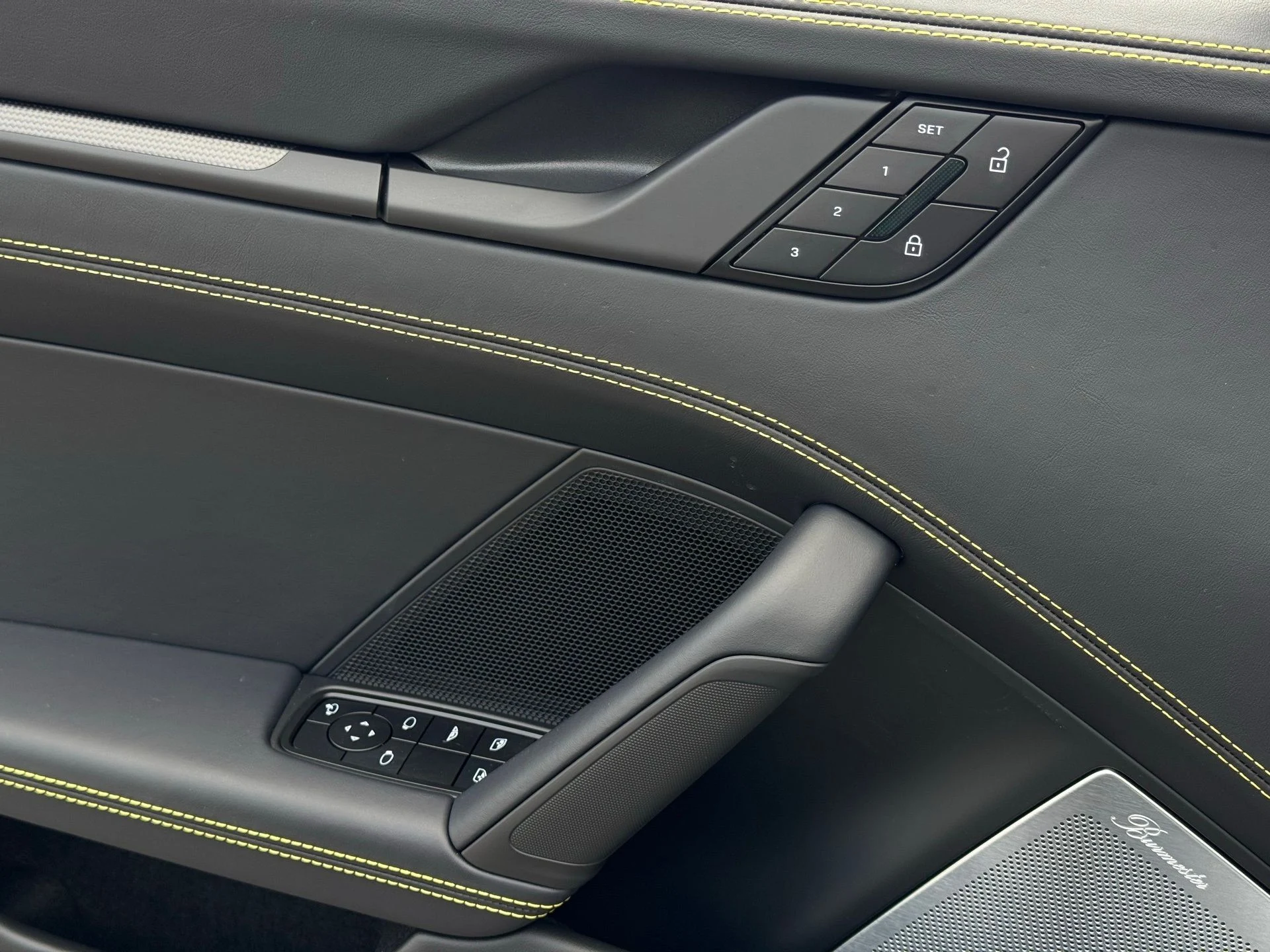 mph029_2827978889_dfb19ac75be254644139691c4936fd86_de80bdbc9c