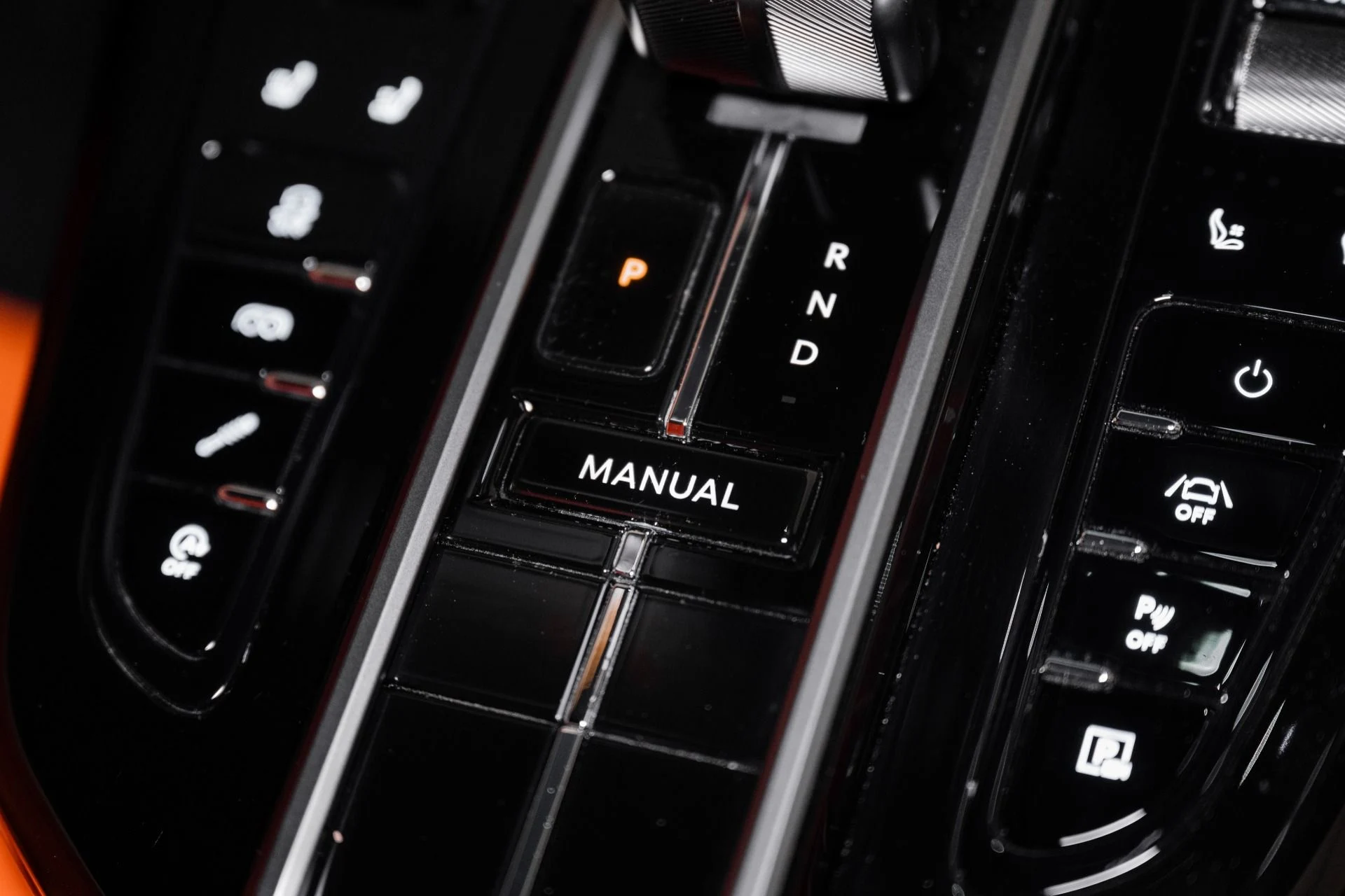 mph029_2829560934_Used_2026_Aston_Martin_Vantage_S_1778492725_ee98224f96