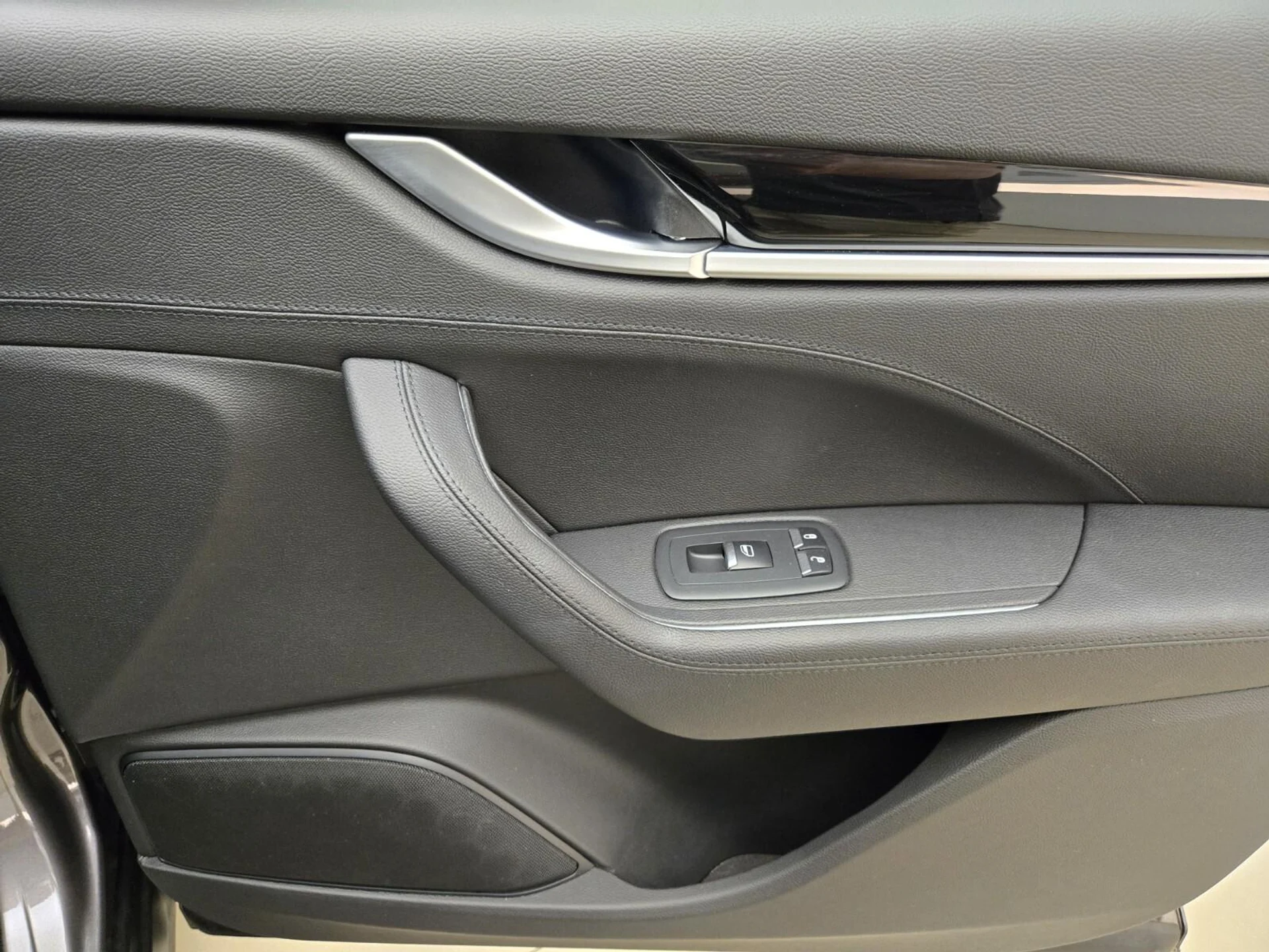 mph029_2835090399_Used_2021_Maserati_Levante_S_1768891459_c1b2fd4335