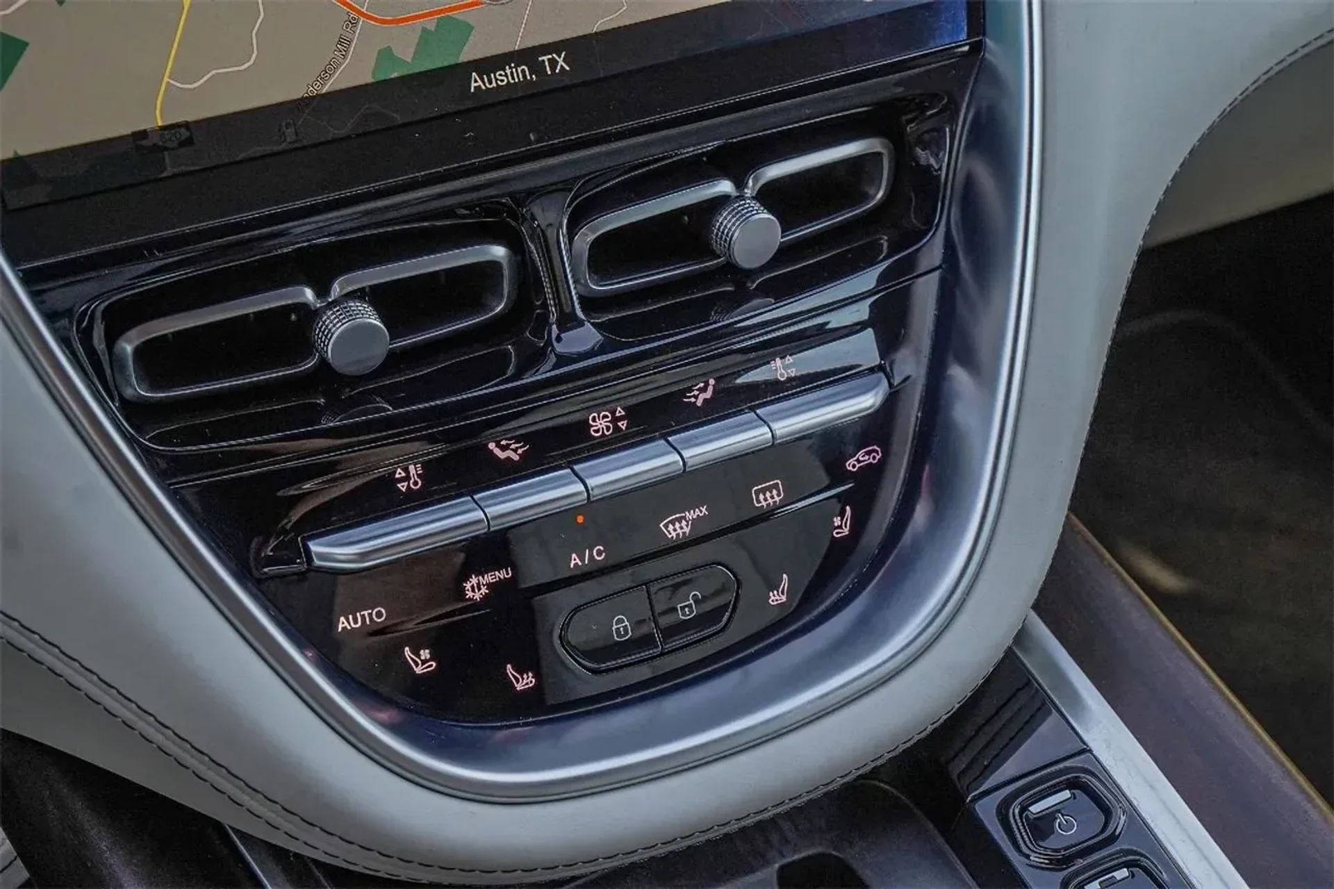 mph029_2835513135_0e099ea041204c028d85dbf325db8135_24a1f9381c