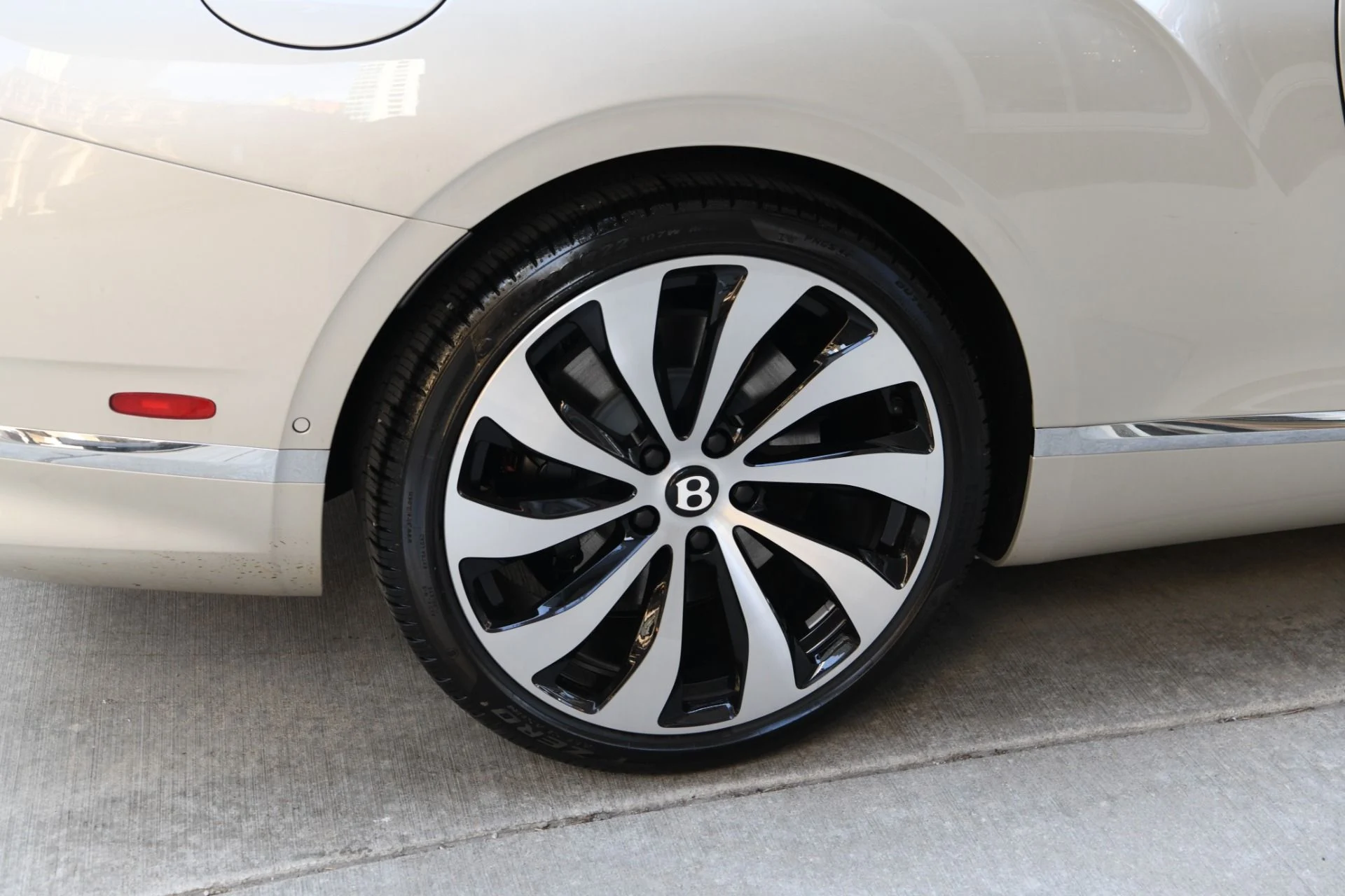 mph029_2839107455_Used_2024_Bentley_Continental_GTC_Convertible_GTC_Azure_V8_1759874736_39a9ff55ef