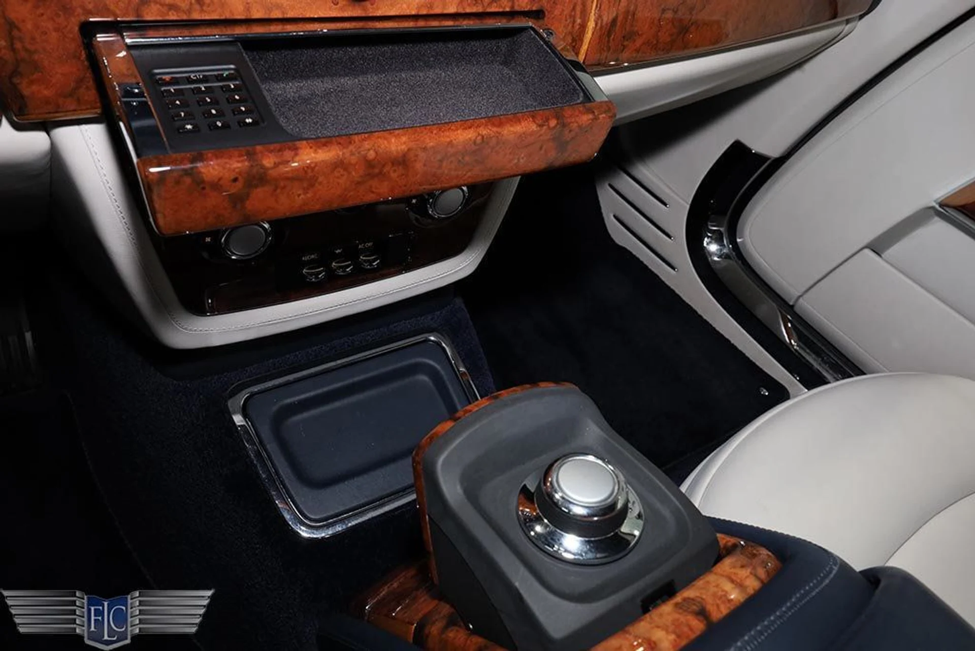 mph029_2858881897_used_2010_rolls_royce_phantom_coupe_2drcoupe_9689_23032894_30_1024_a08302ba12