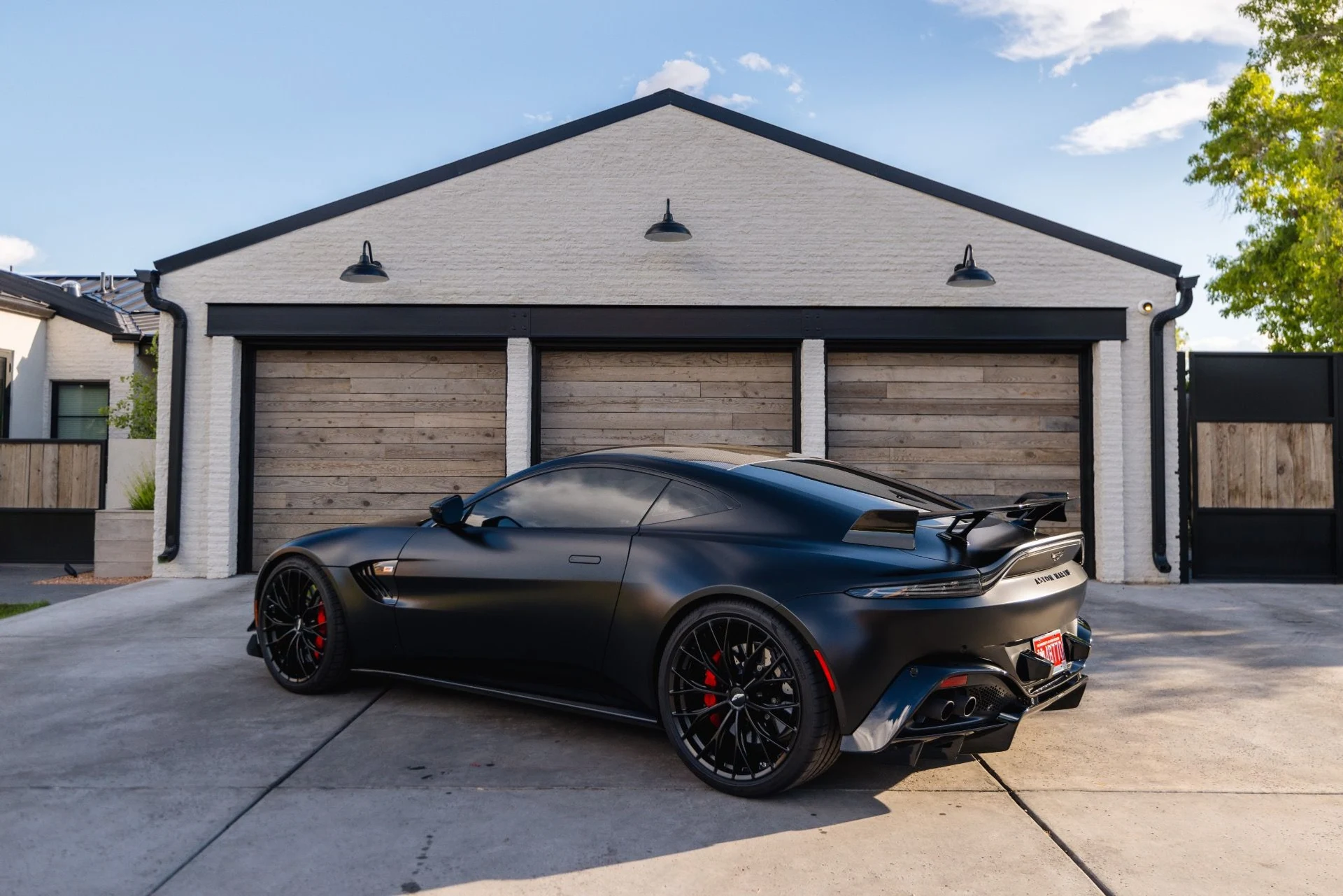 mph029_2866319057_Used_2023_Aston_Martin_Vantage_F1_Edition_1715792312_713f1e5a8d