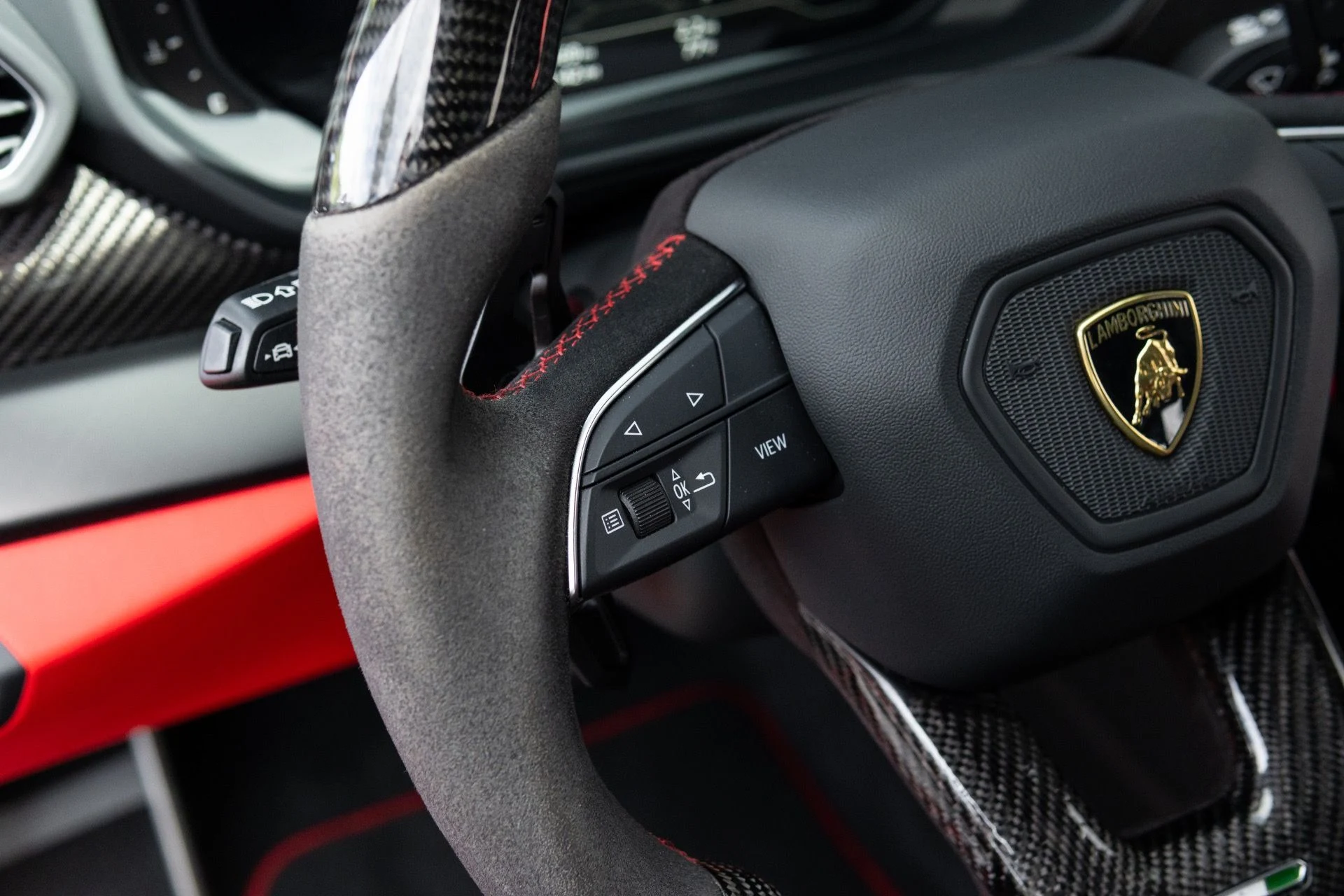 mph029_28671598_Used_2022_Lamborghini_Urus_1773951394_c89b091c76