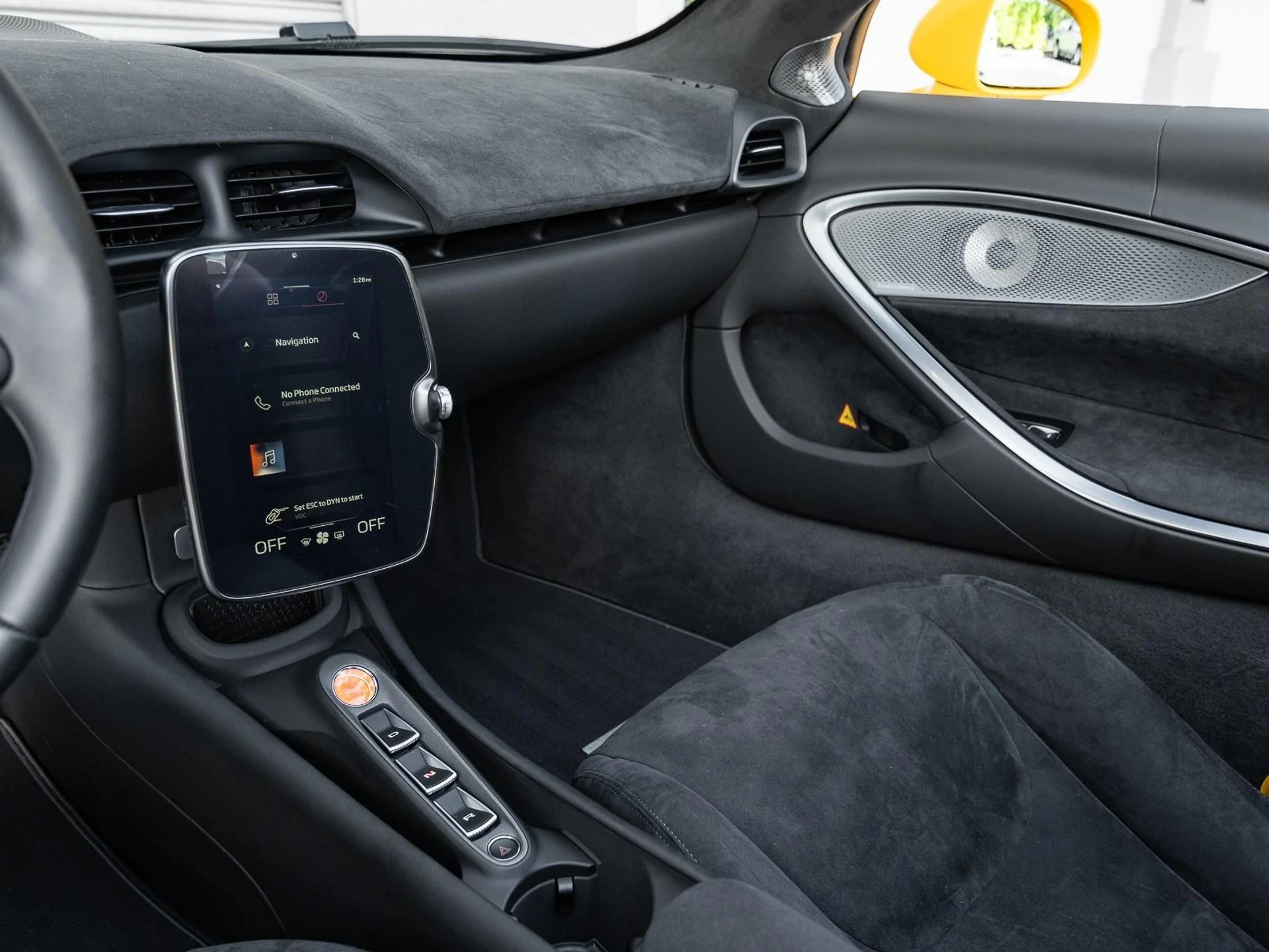 mph029_2868019496_Used_2025_Mc_Laren_Artura_Tech_Lux_1764082933_3cc81e62fe