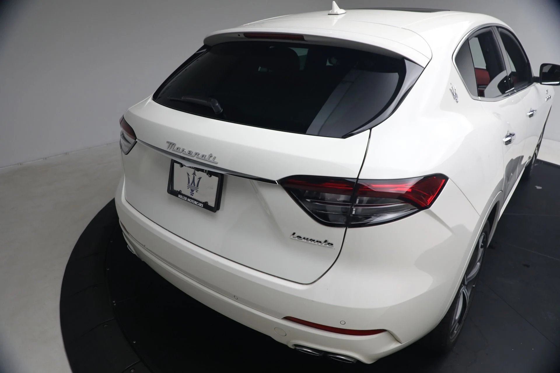 mph029_2905115352_Used_2023_Maserati_Levante_GT_1788557801_ec7b0e5008