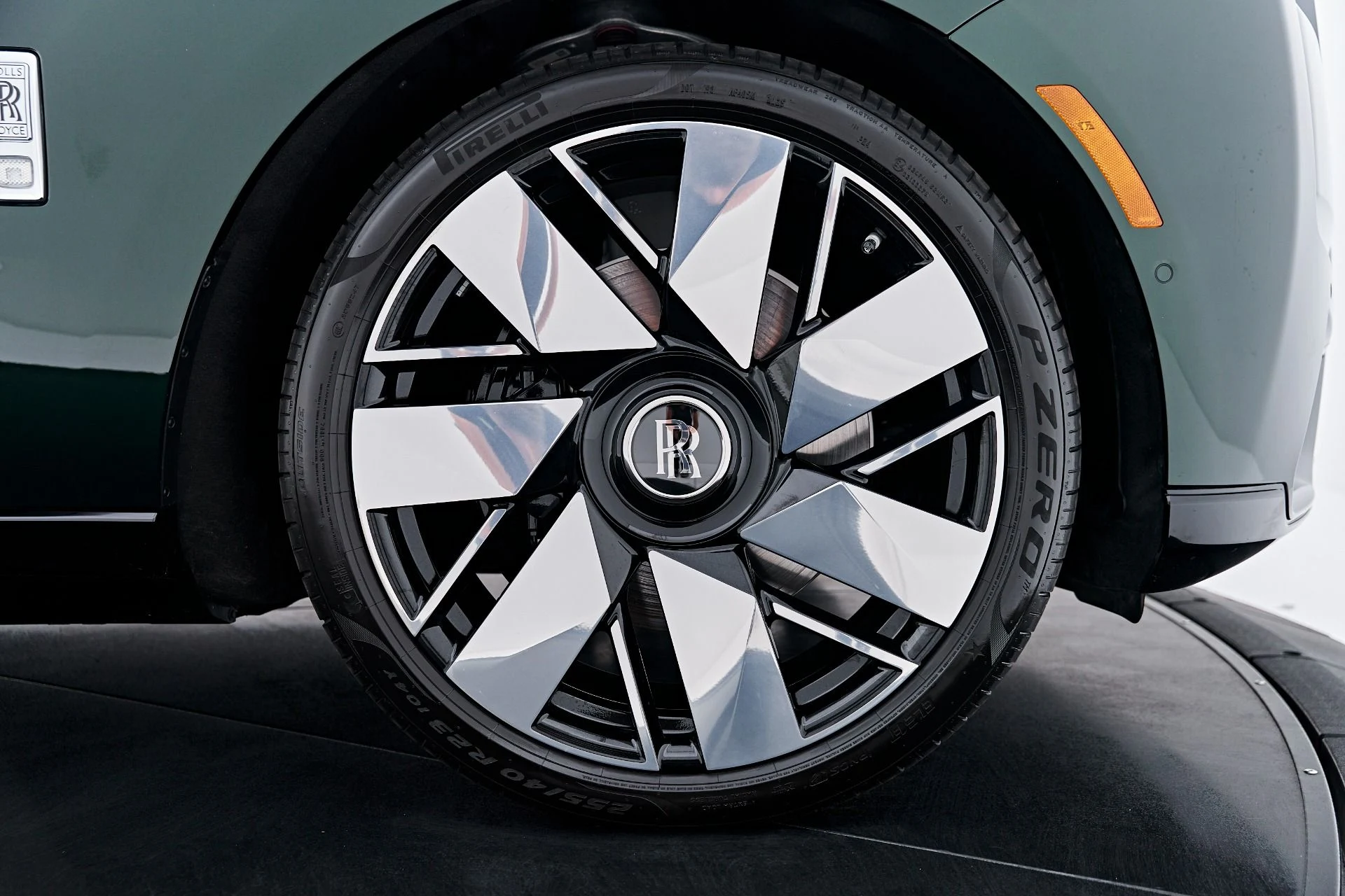 mph029_2905177454_Used_2026_Rolls_Royce_Cullinan_Base_1788456529_750754f636