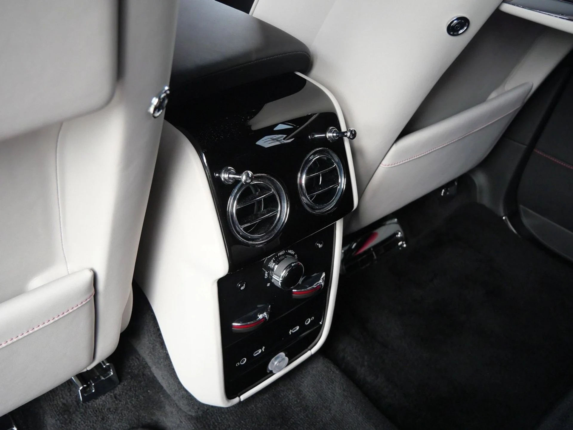 mph029_2905868048_71aebb4926ca6a06bd42947a09162048x_97e410f89f