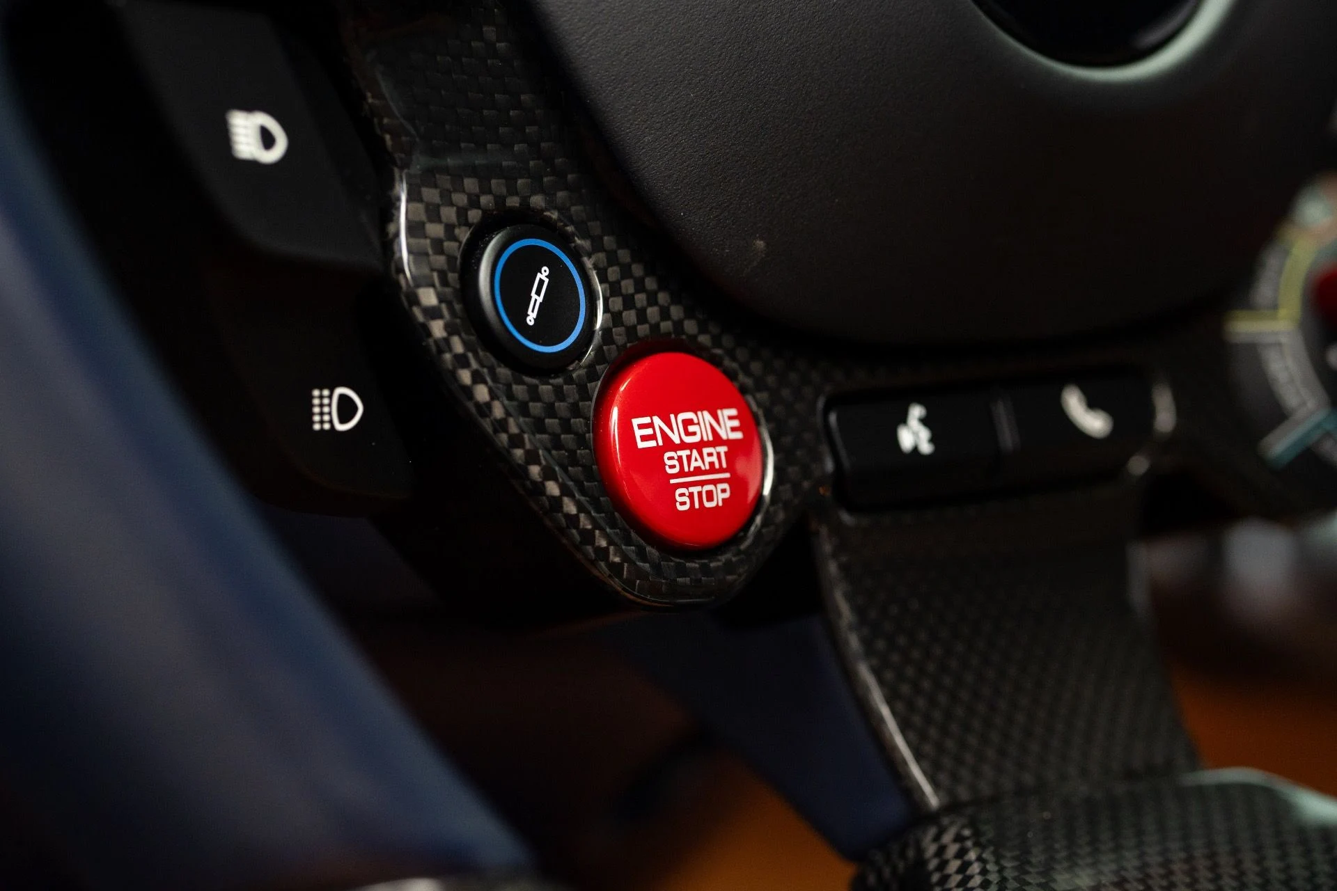mph029_2940379597_Used_2020_Ferrari_812_Superfast_1758742343_b5ca529904