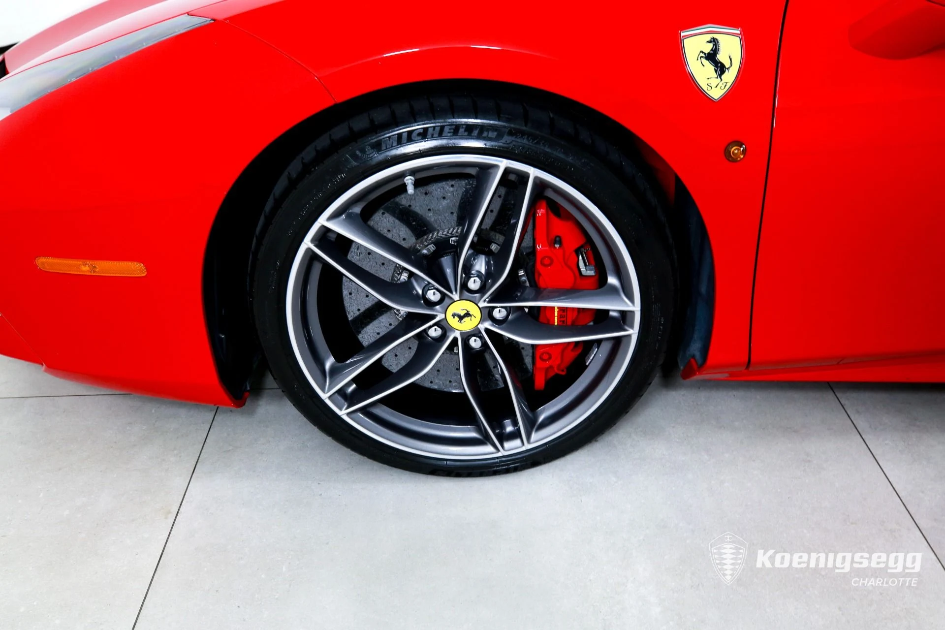 mph029_2963666979_Used_2019_Ferrari_488_Spider_1782837651_7f8bac5031