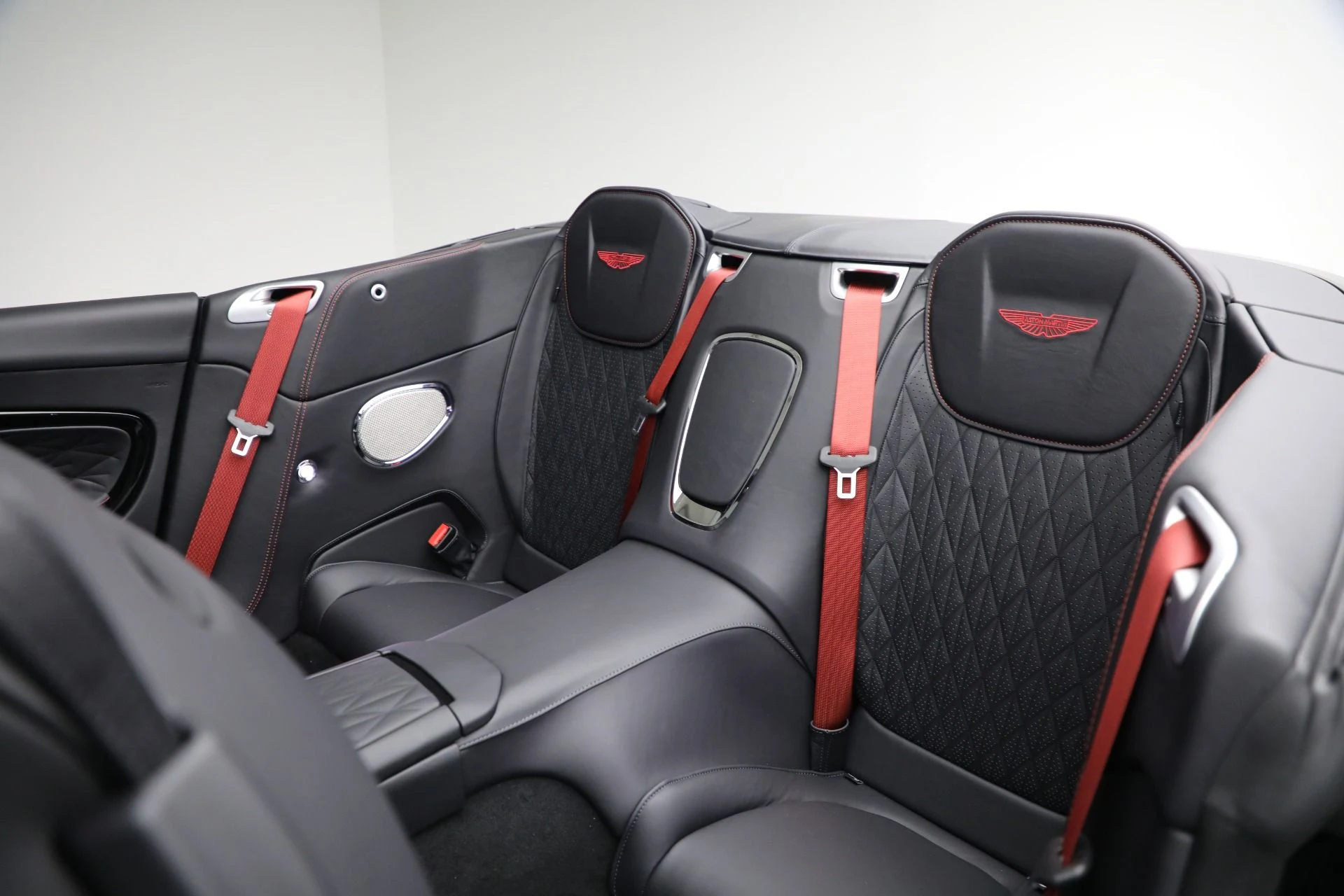 mph029_2965007821_New_2025_Aston_Martin_DB_12_Volante_b049c30262