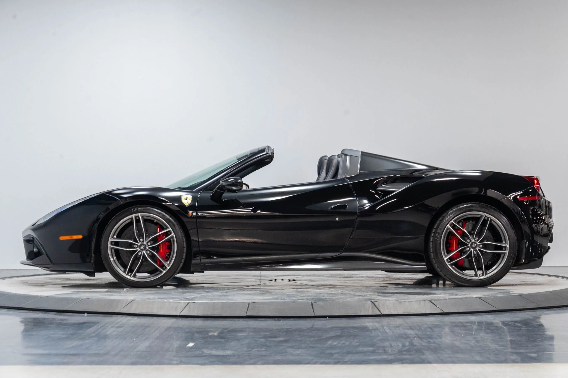 mph029_2965112131_Used_2016_Ferrari_488_Spider_Base_1785961462_5f082975c5
