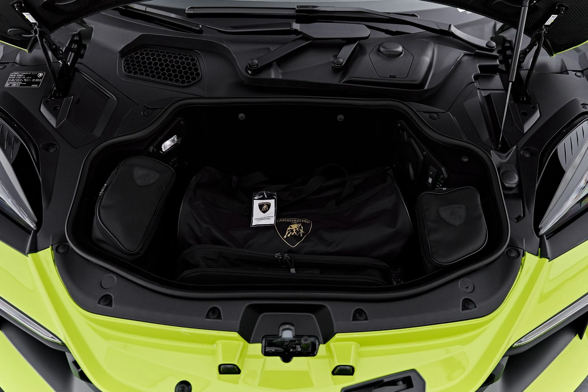 mph029_2973561793_Used_2026_Lamborghini_Revuelto_Base_1788485636_ce5f52461e