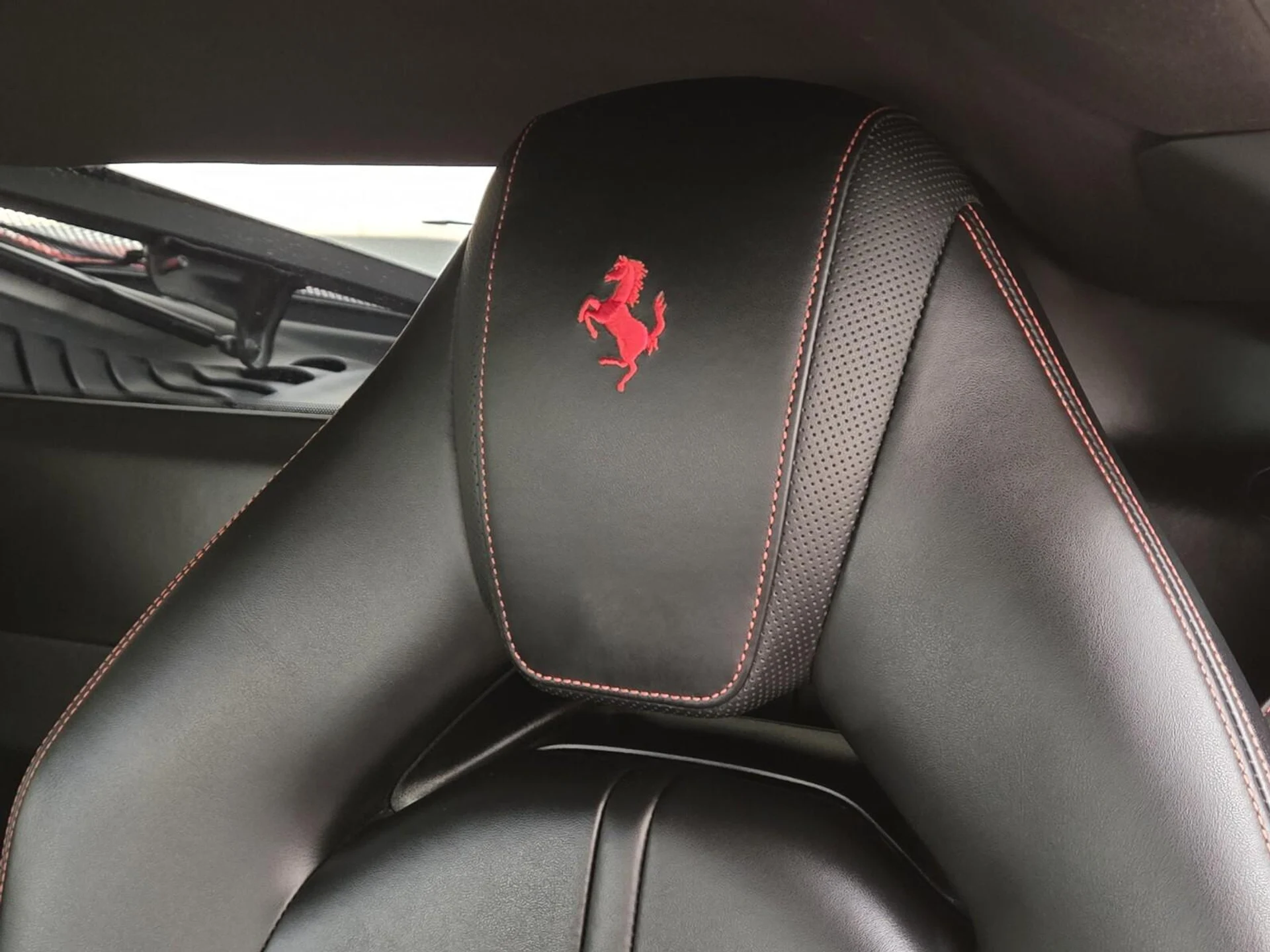 mph029_2981781396_Used_2020_Ferrari_F8_Tributo_1756364935_ef9147d64a