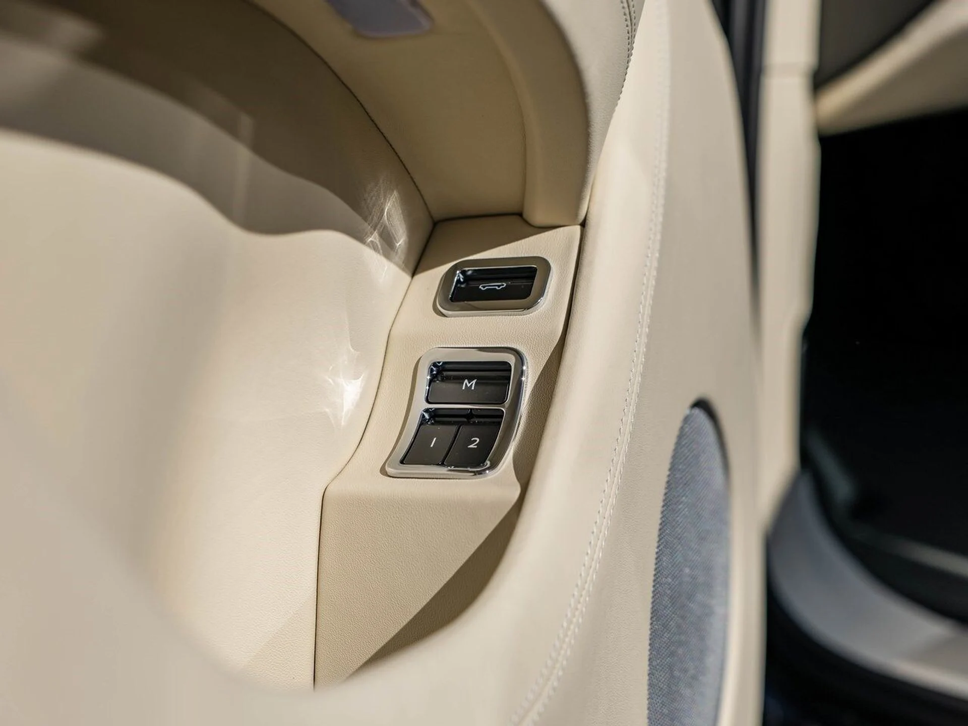 mph029_2992708649_bda98d41f4baa1d5d352e597fa9a840bx_10553b5cbd