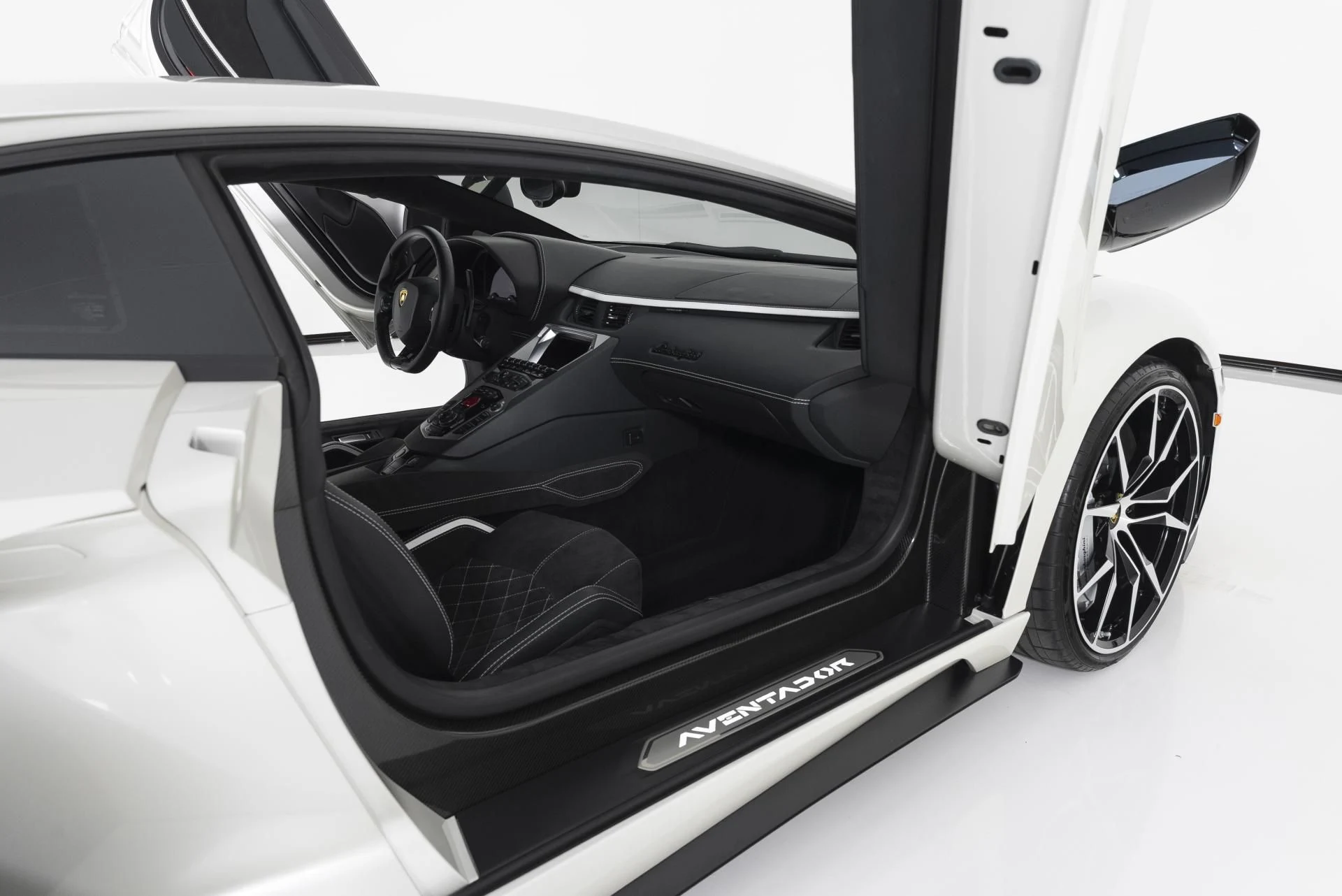 mph029_2999127934_Used_2018_Lamborghini_Aventador_LP_740_4_S_1752175771_2d20a7541a