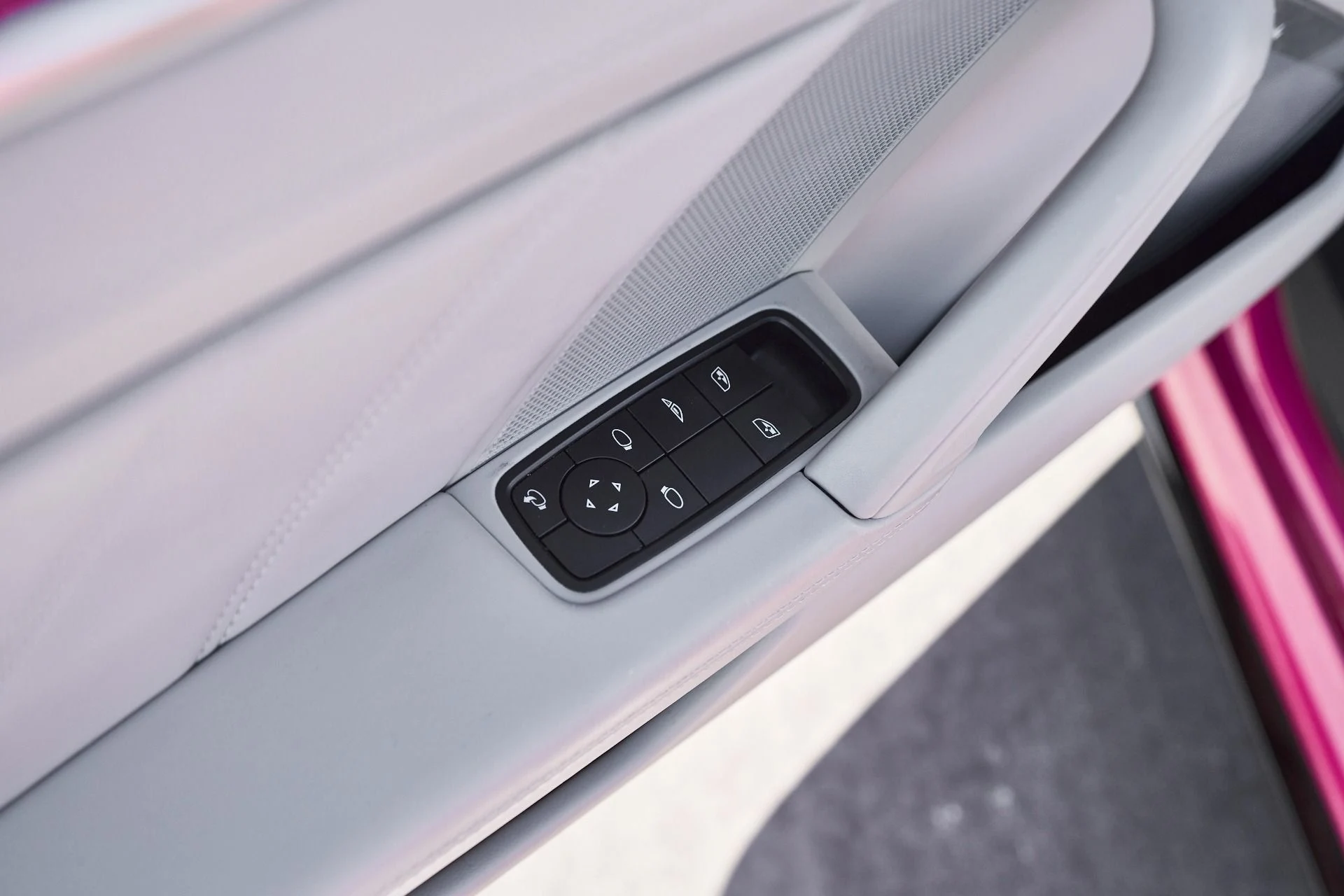 mph029_3006109448_Used_2023_Porsche_911_Turbo_1762568150_774e5fa67b