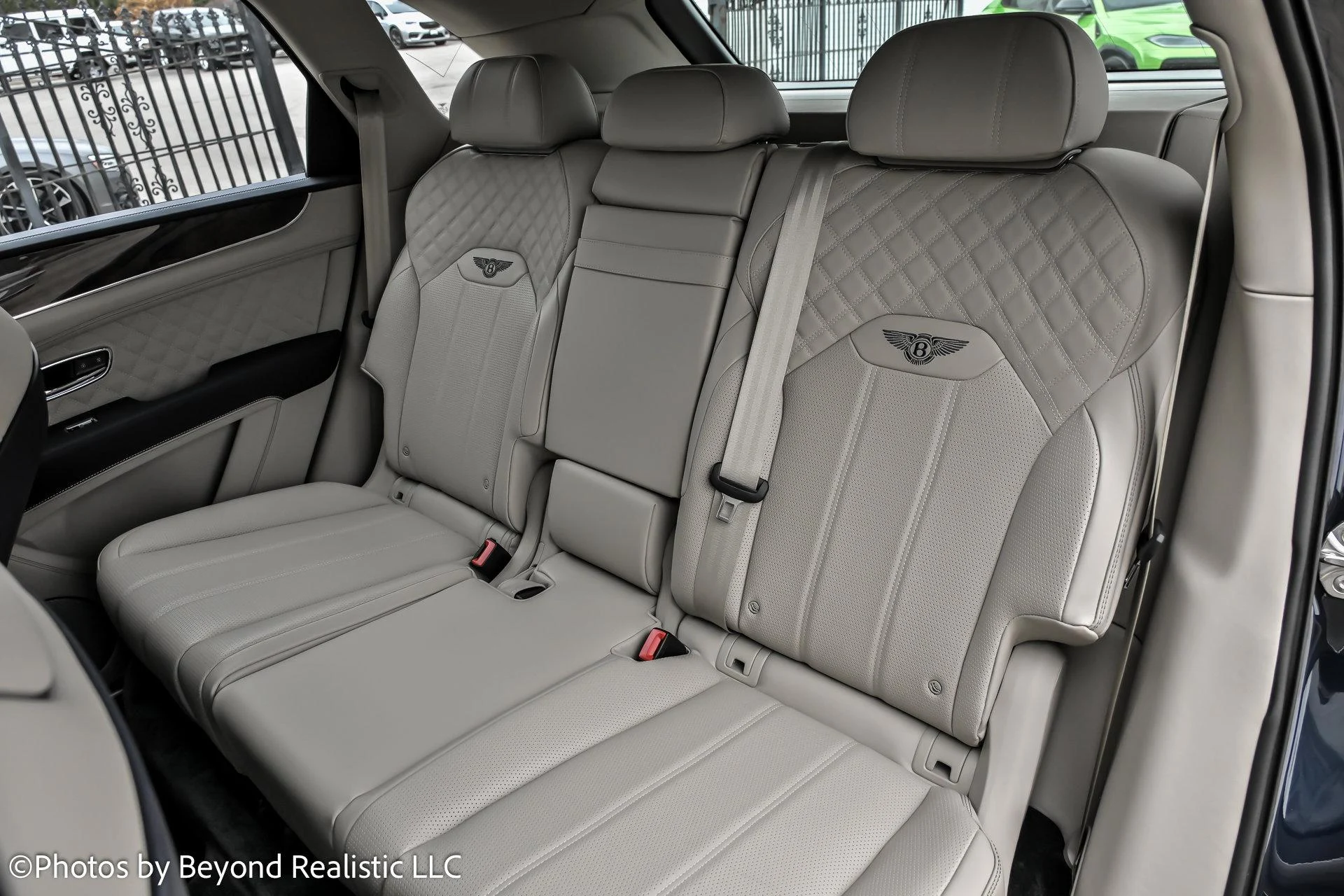 mph029_3009540017_Used_2022_Bentley_Bentayga_V8_Mulliner_Driving_Specification_1765012906_a967fb7935