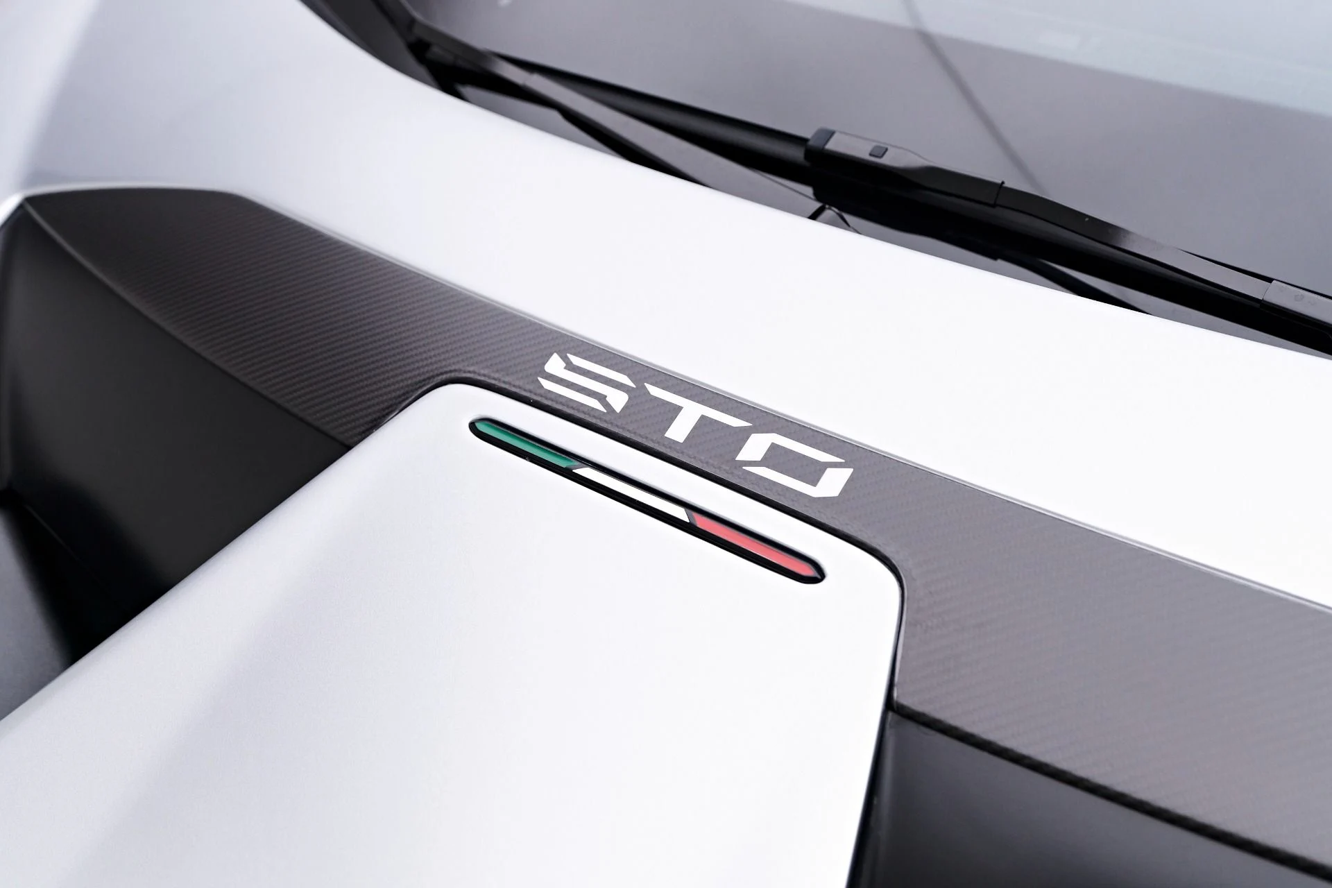 mph029_3012054577_Used_2023_Lamborghini_Huracan_STO_Base_1754673404_c10d91da47