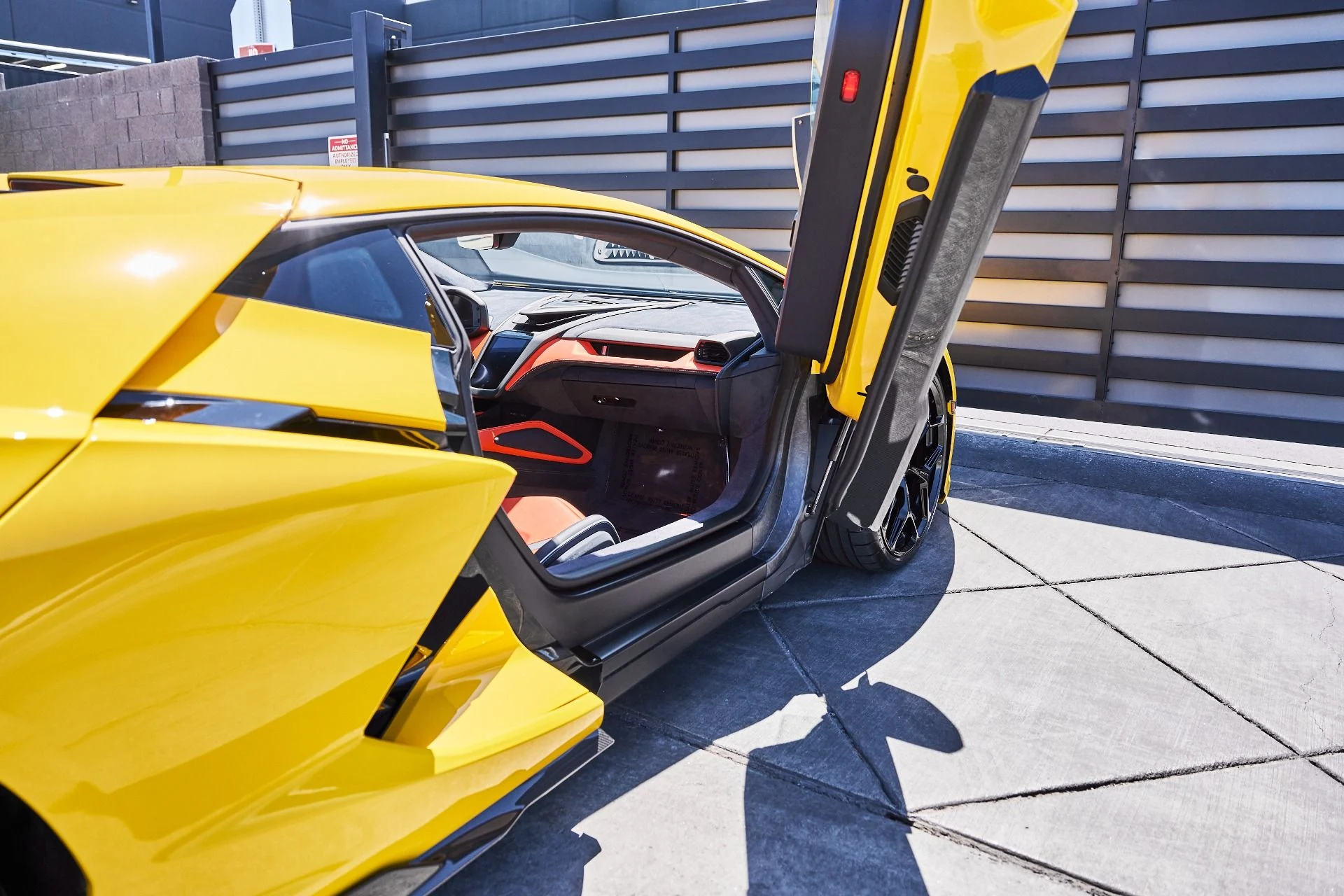 mph029_3029114421_Used_2025_Lamborghini_Revuelto_Base_1780084753_f8d76eb1b6