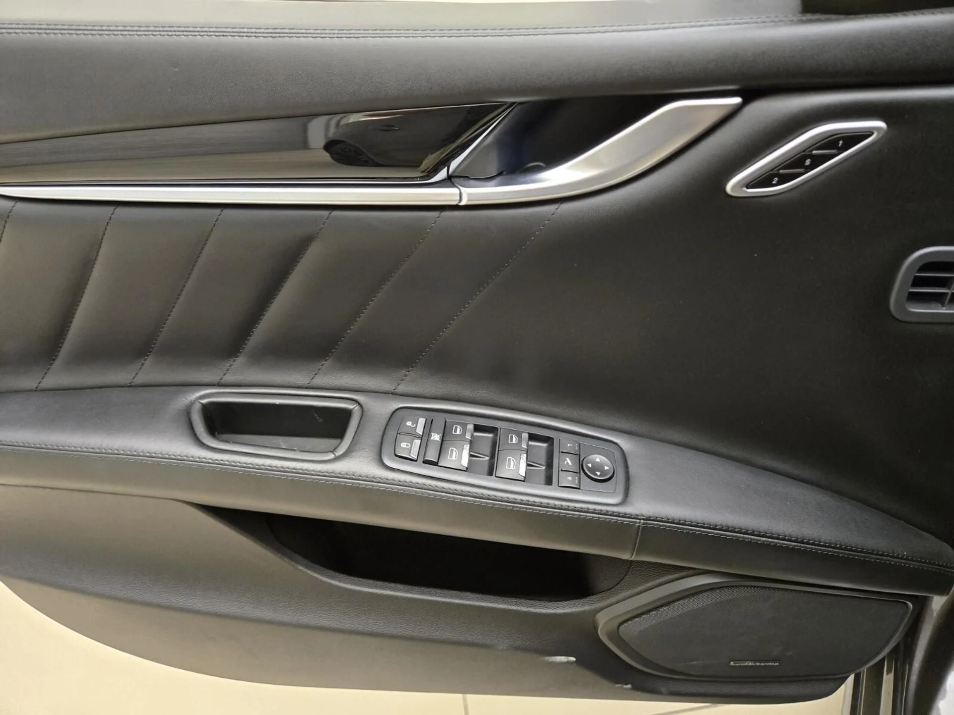 mph029_3031745753_Used_2022_Maserati_Ghibli_Modena_1763109008_66ec464517