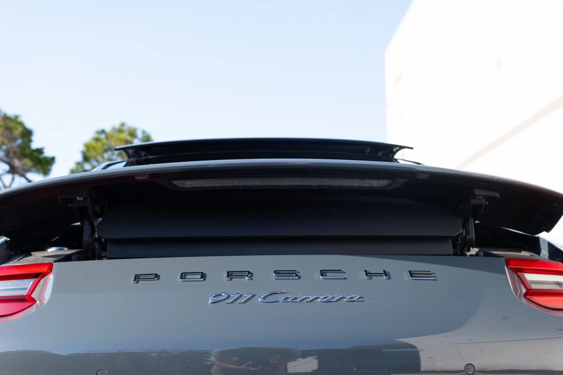 mph029_3044481068_Used_2017_Porsche_911_Carrera_1777686395_002d3af6a5