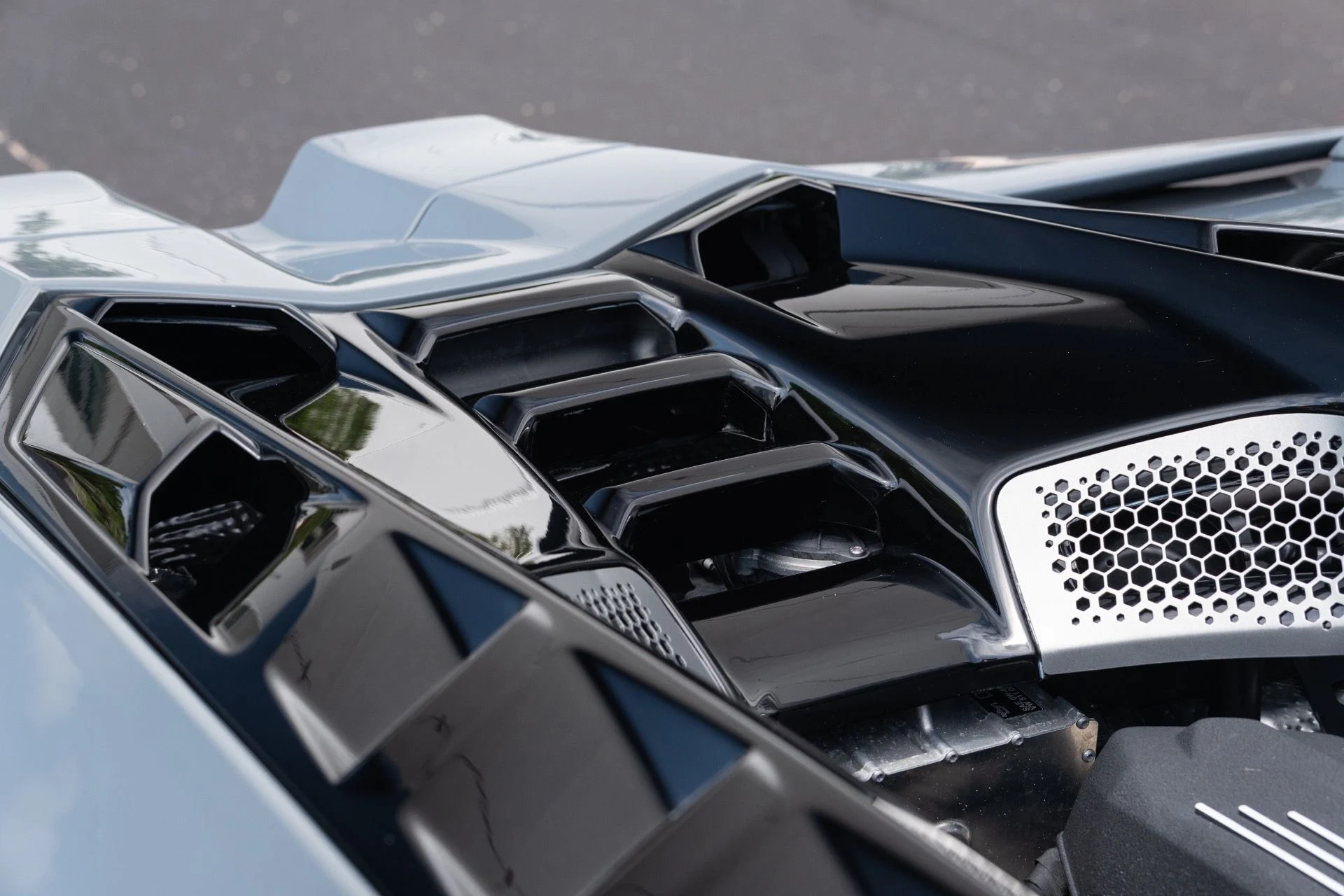 mph029_3055704337_Used_2024_Lamborghini_Revuelto_1778880537_2a63fe4959