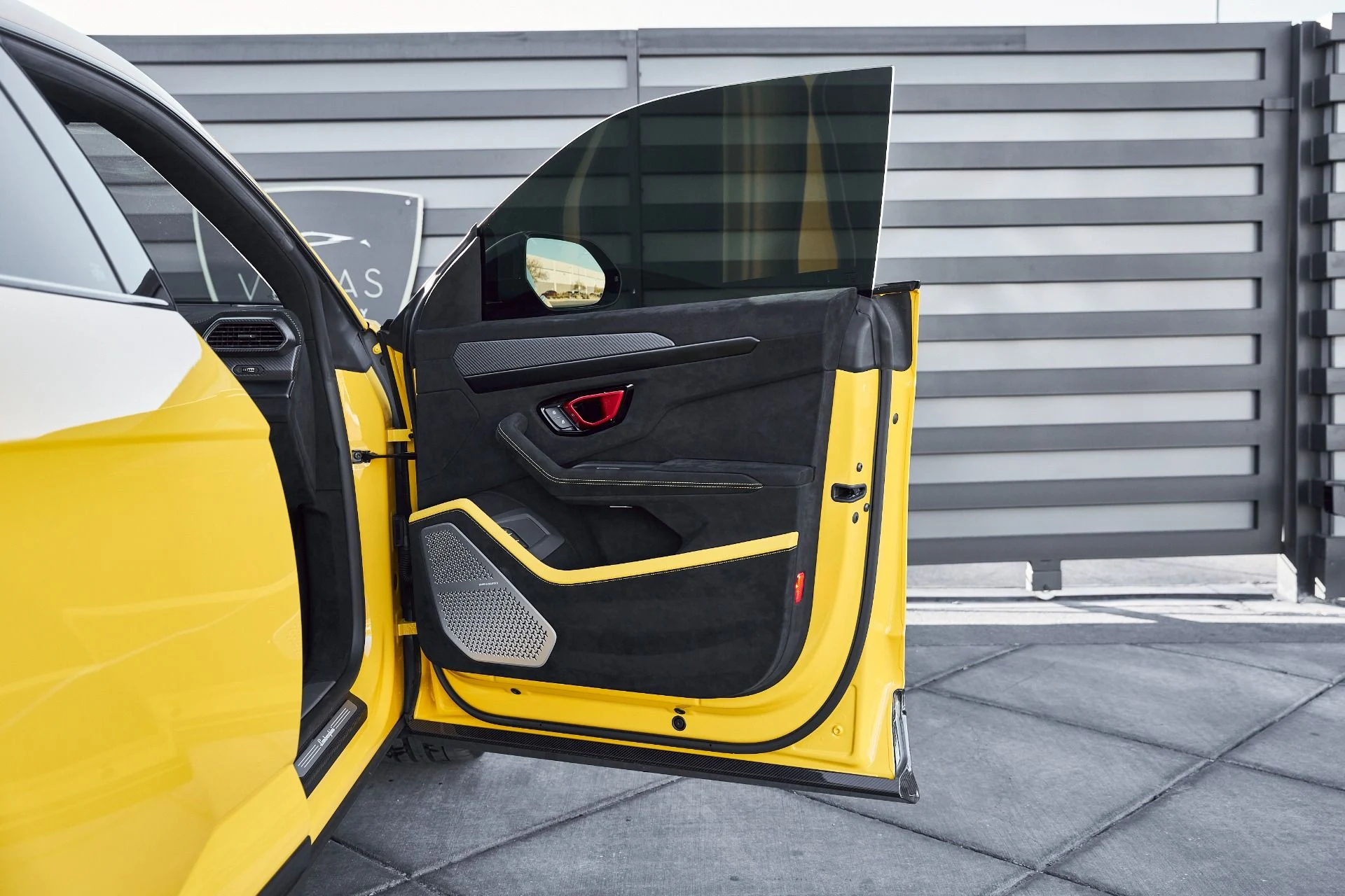 mph029_3057601998_Used_2024_Lamborghini_Urus_Performante_1768011576_4d242b2861