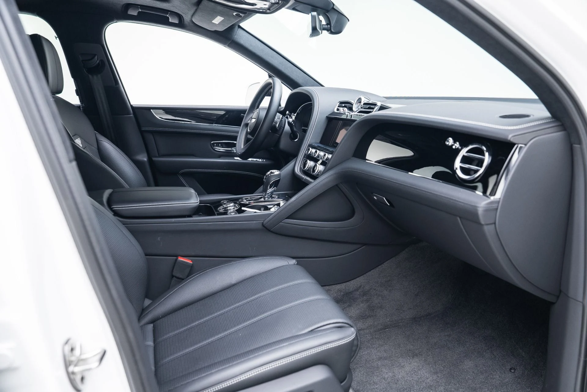 mph029_3077528199_Used_2024_Bentley_Bentayga_V8_1765306978_54da9ab253