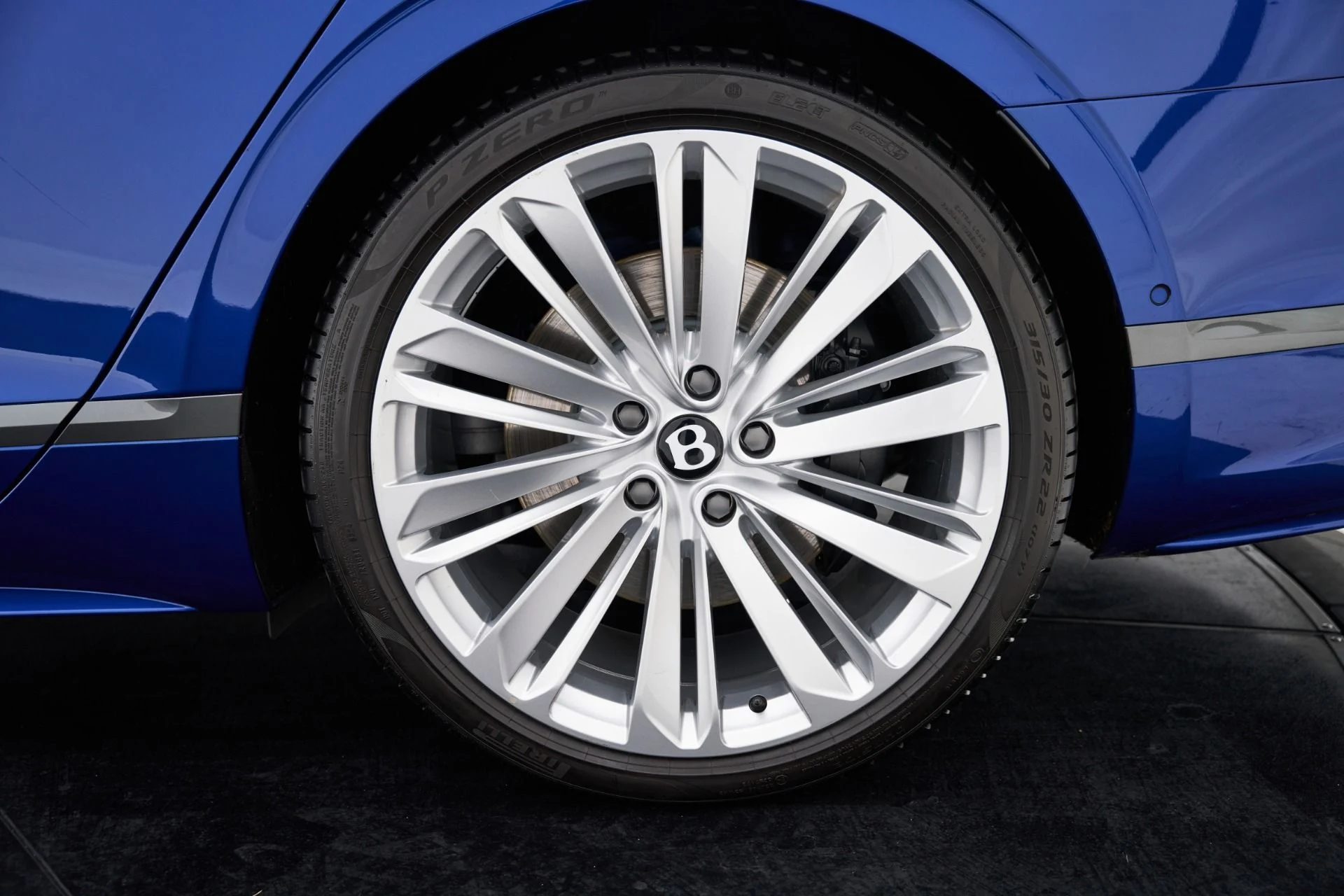 mph029_3092625139_Used_2025_Bentley_Flying_Spur_Speed_1792601182_05bd9e3295