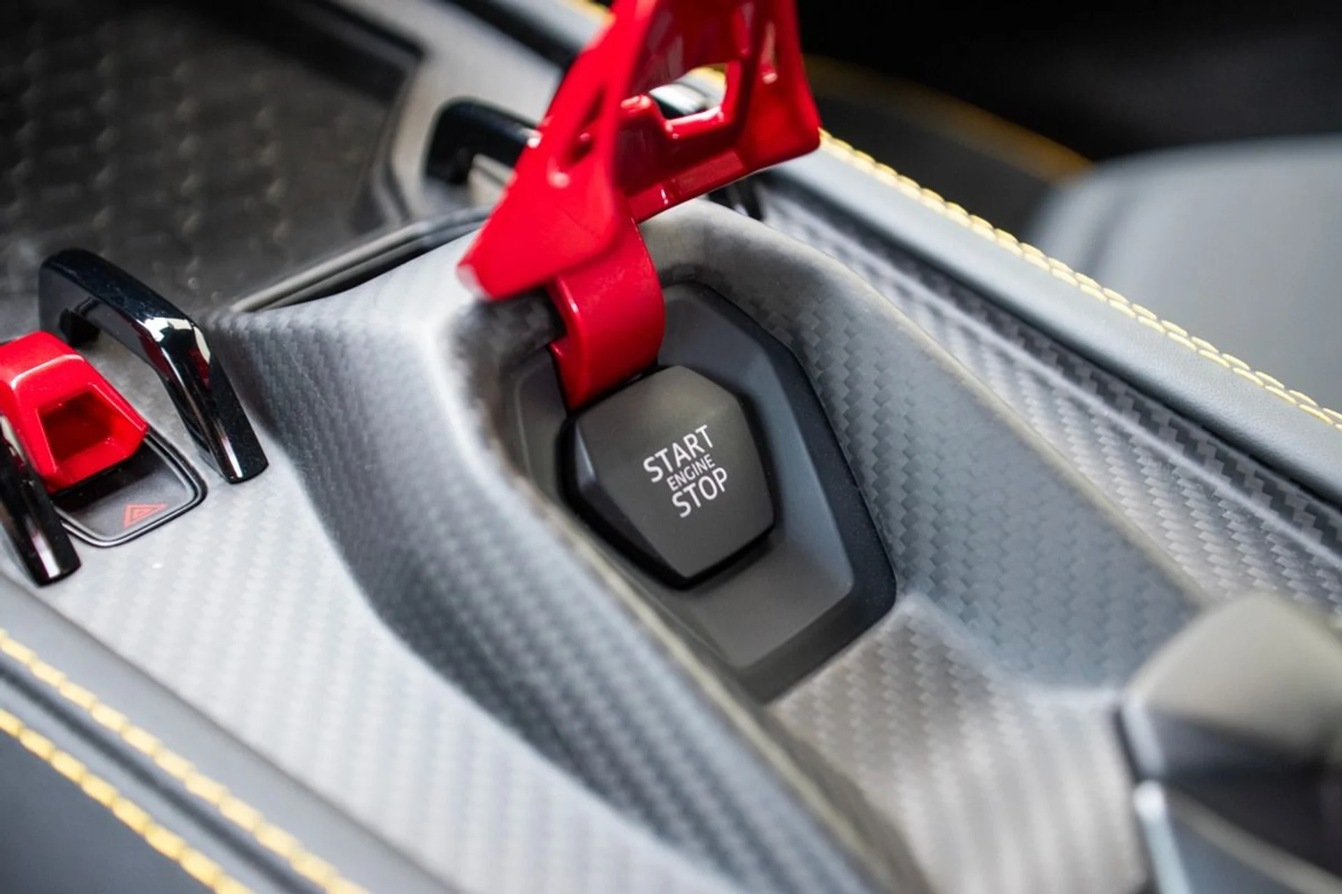 mph029_3100517405_Used_2024_Lamborghini_Revuelto_1740383899_1a32a03833