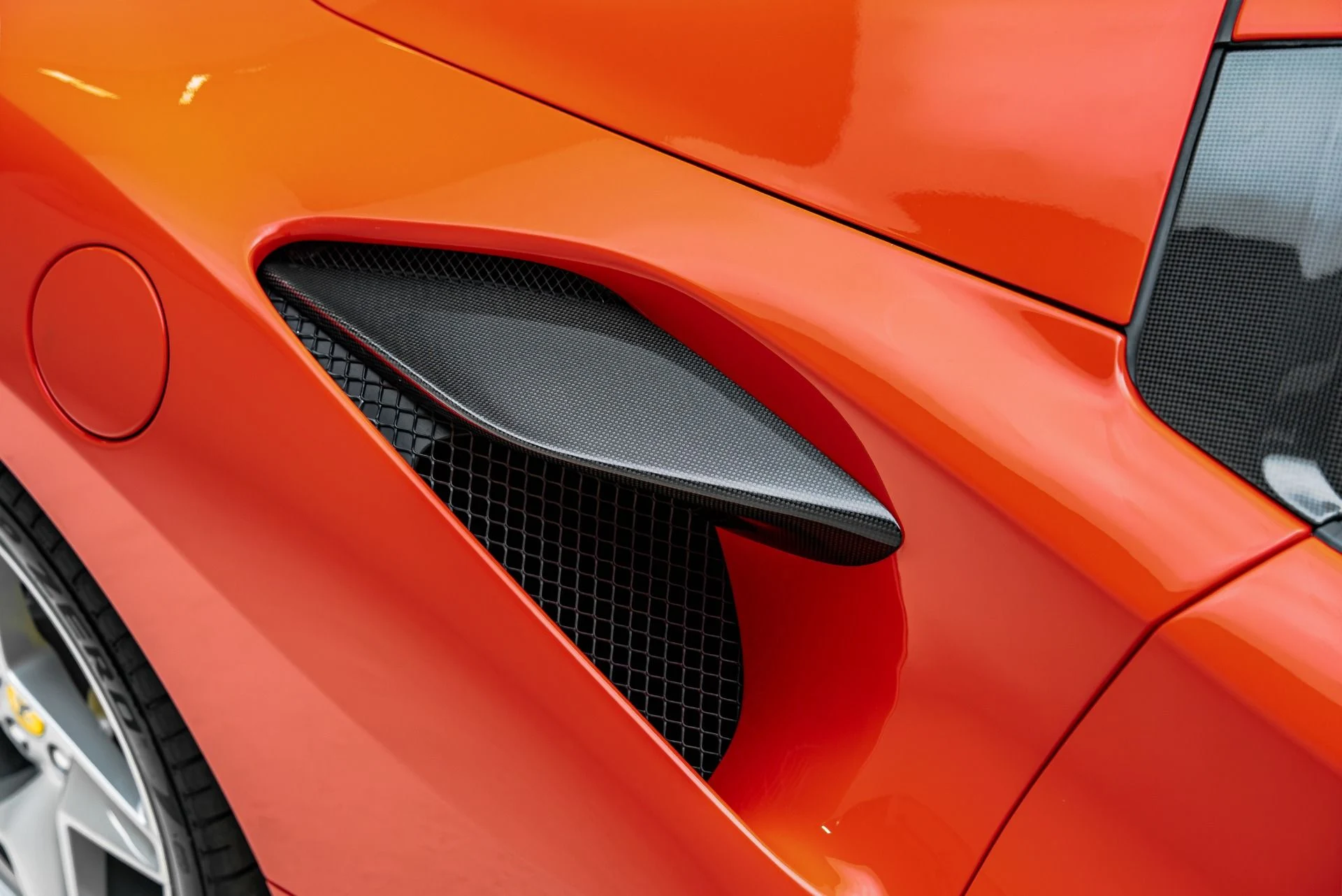mph029_3106407110_Used_2022_Ferrari_F8_Spider_1785267061_eceb20d895