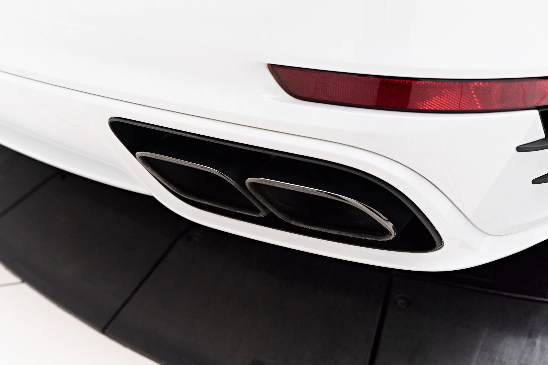 mph029_3108040137_Used_2019_Porsche_911_Turbo_S_1755714959_0d185f174b
