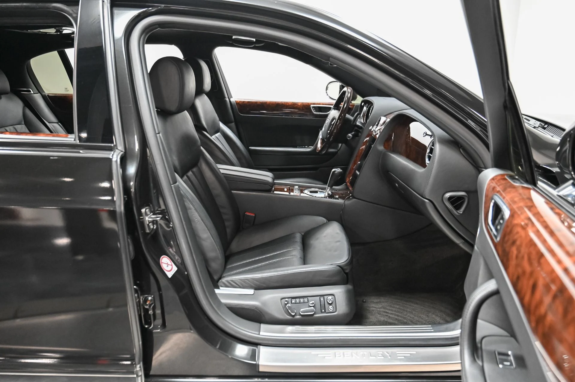 mph029_3112300263_Used_2006_Bentley_Continental_Flying_Spur_1753818843_40671d03bd