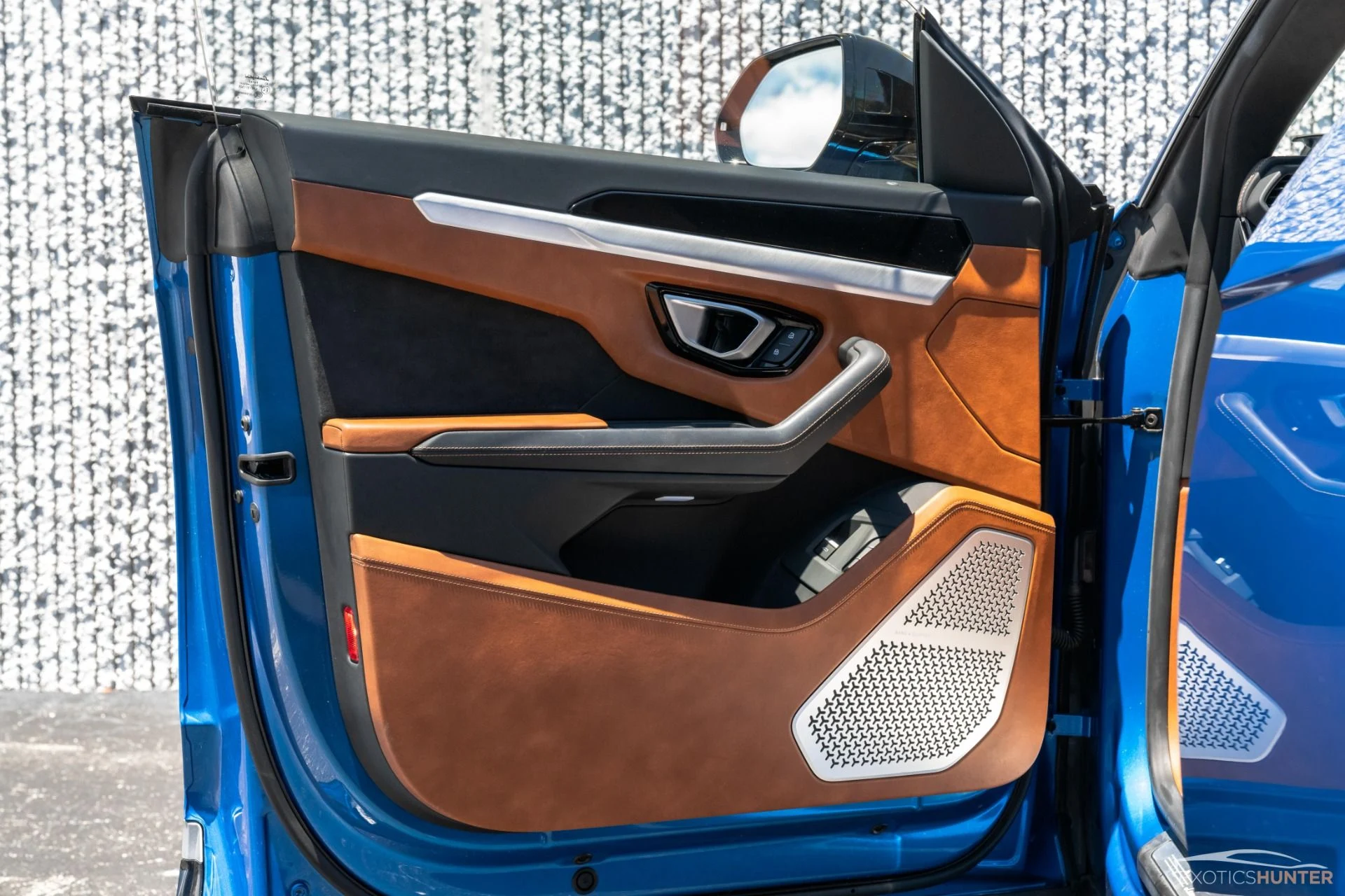 mph029_3113150782_Used_2019_Lamborghini_Urus_HIGH_266_K_Sticker_w_EVERY_Desirable_Option_1683572182_35cca41dda