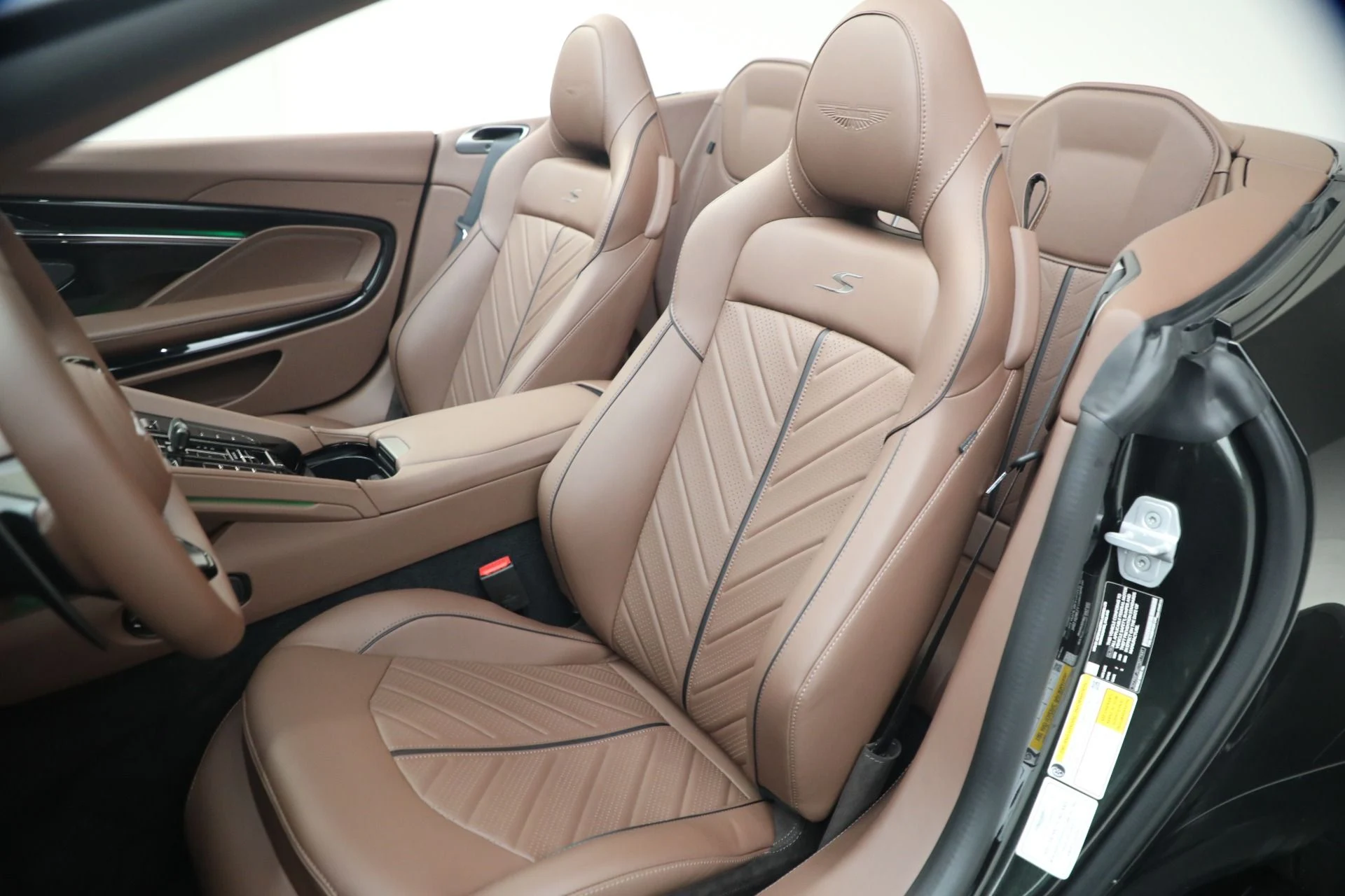 mph029_3118999862_New_2026_Aston_Martin_DB_12_S_Volante_1787328919_869c2ca2b8
