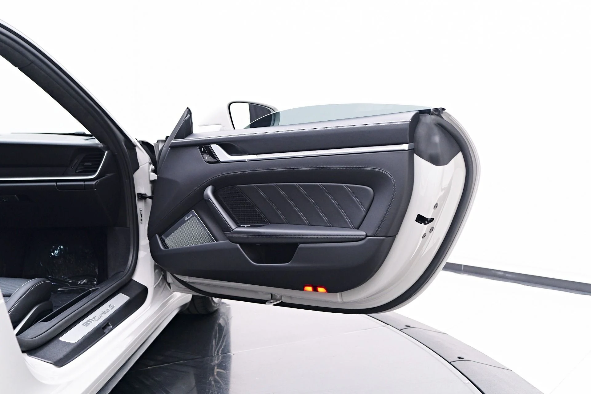 mph029_3123784905_Used_2021_Porsche_911_Turbo_S_1750795713_5bb765d933