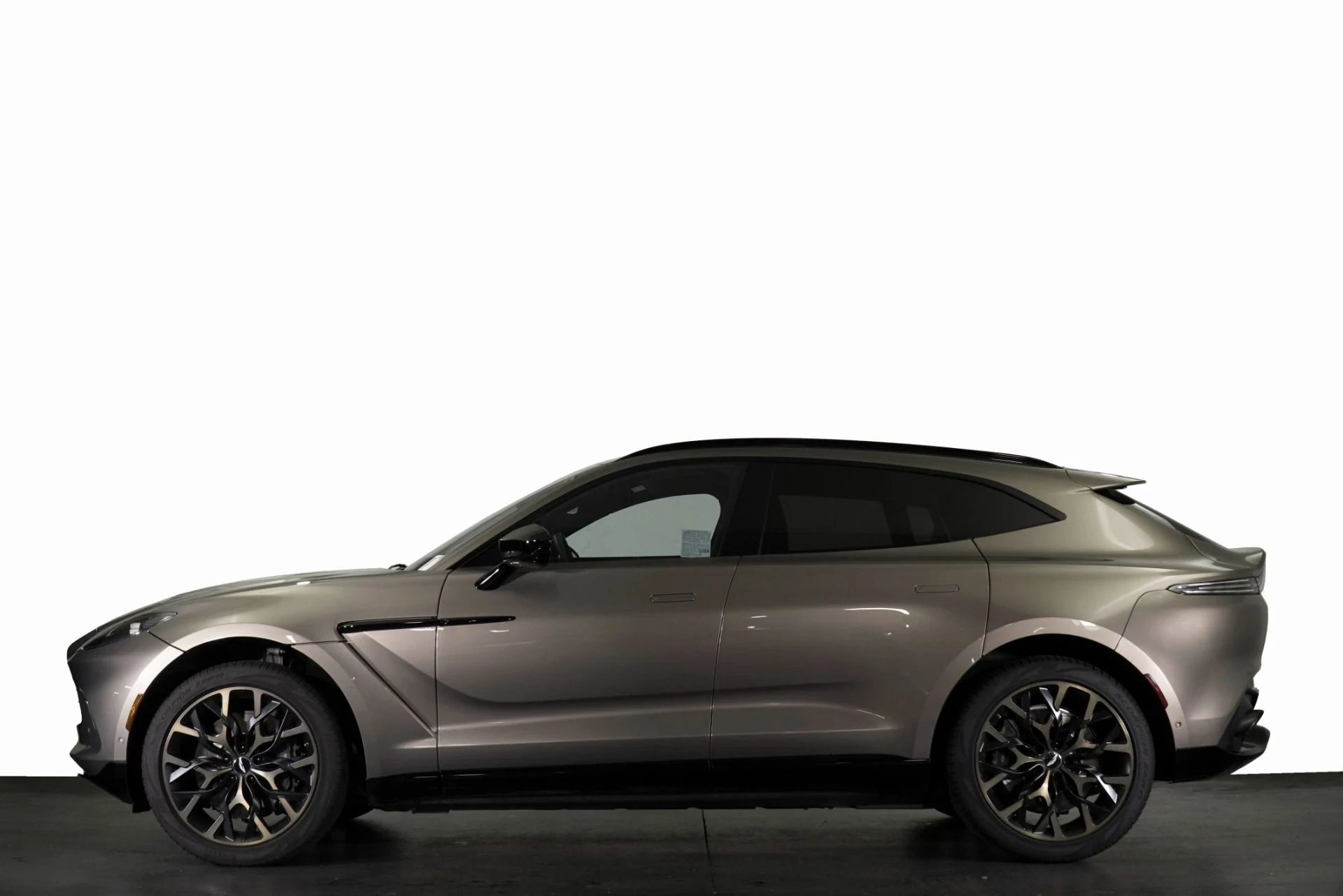 mph029_3132423868_Used_2021_Aston_Martin_DBX_Timeless_CPO_1767120477_6d5c70501e