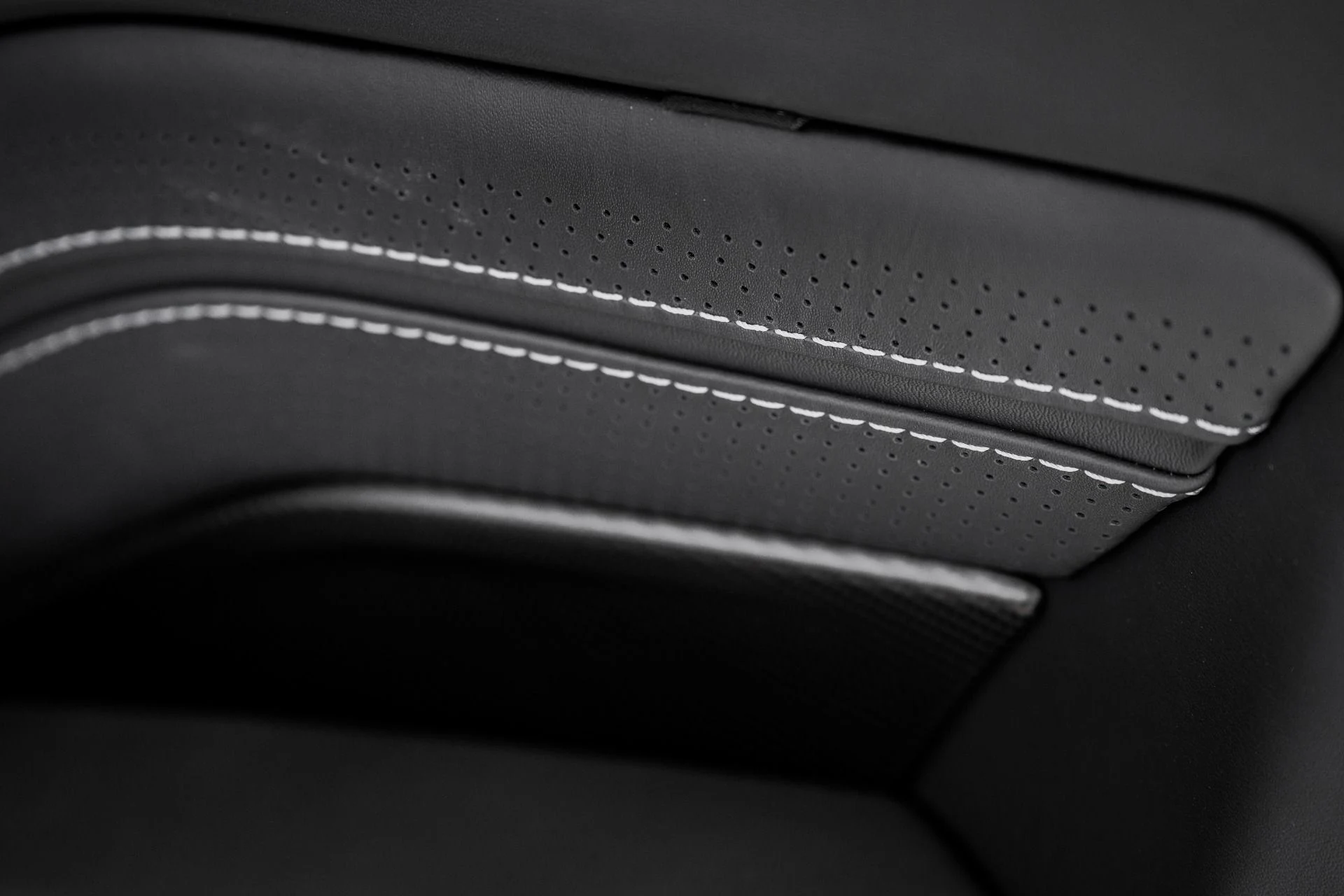 mph029_3140894152_Used_2023_Aston_Martin_Vantage_V8_Roadster_1736524499_0906119c8b