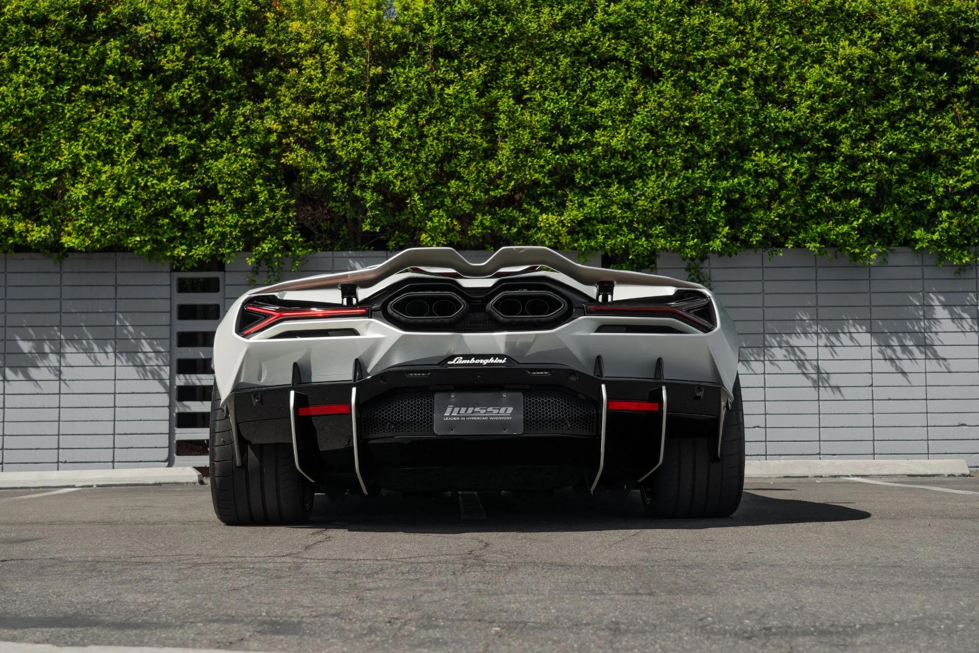 mph029_3143468463_Used_2024_Lamborghini_Revuelto_1759355869_cecdc3fb3b