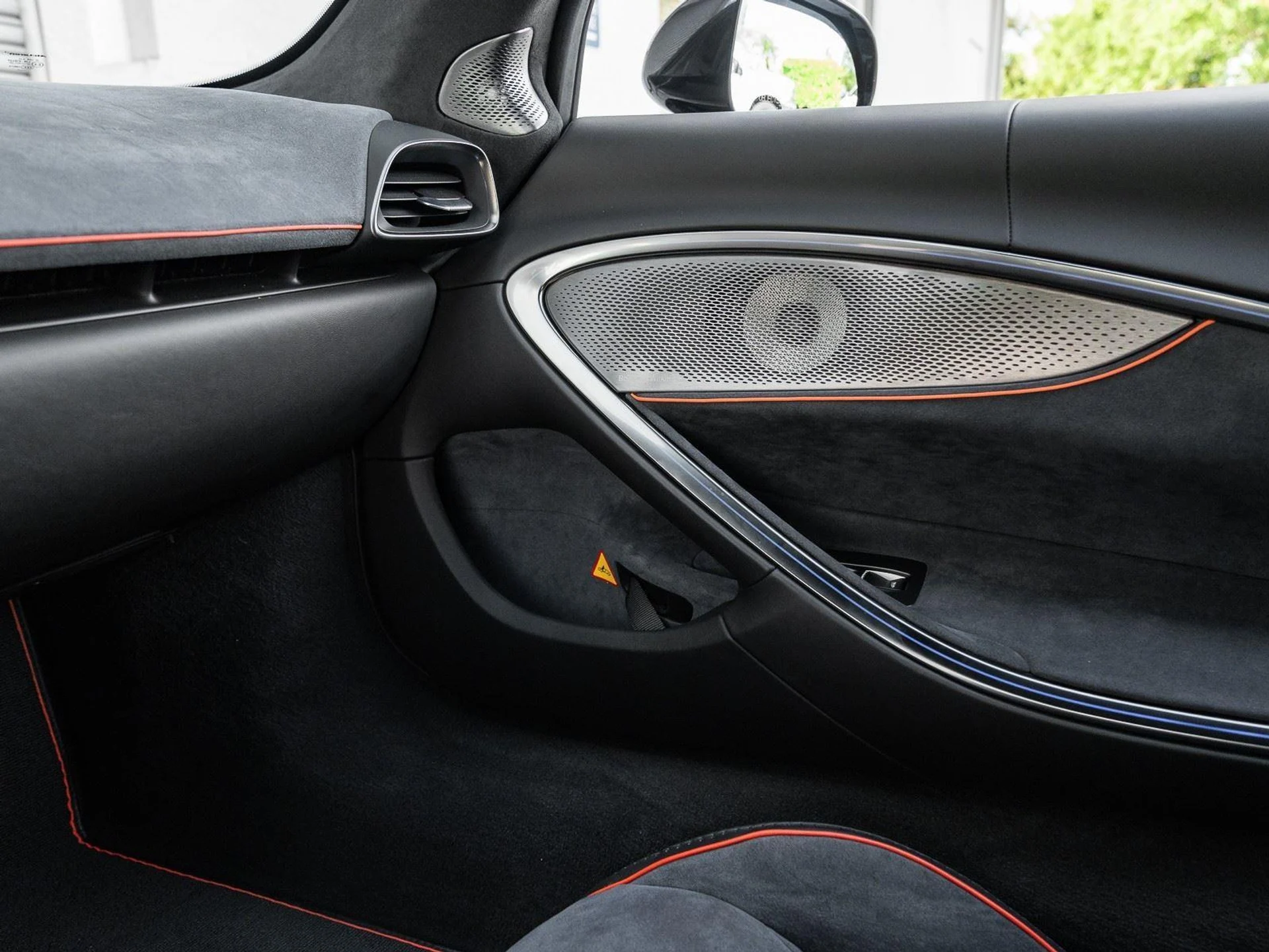 mph029_3149299530_Used_2025_Mc_Laren_Artura_Coupe_1773864518_f6120561ab