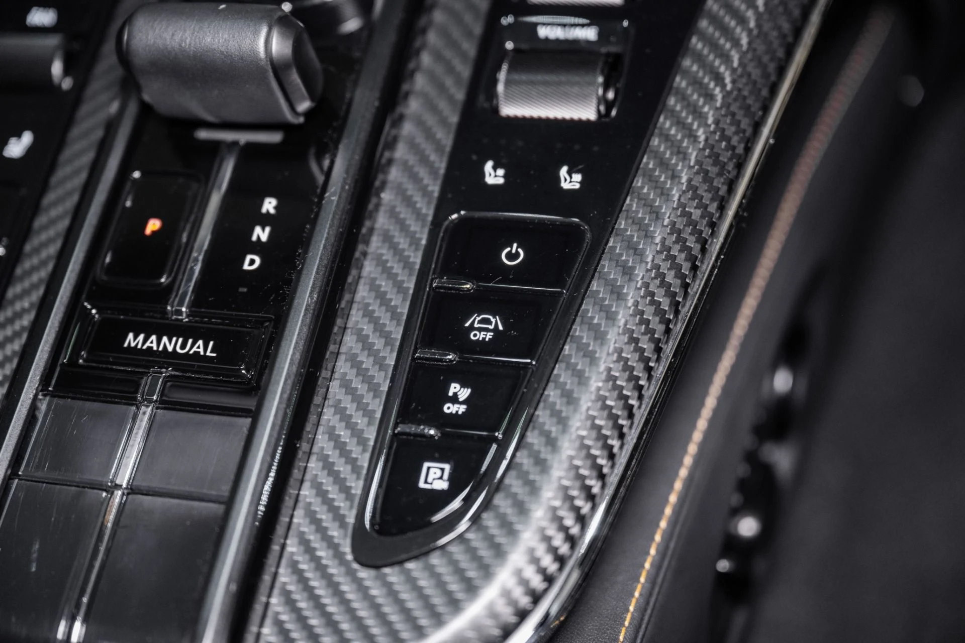 mph029_3153085789_Used_2025_Aston_Martin_Vantage_1751990746_ddfbe91422