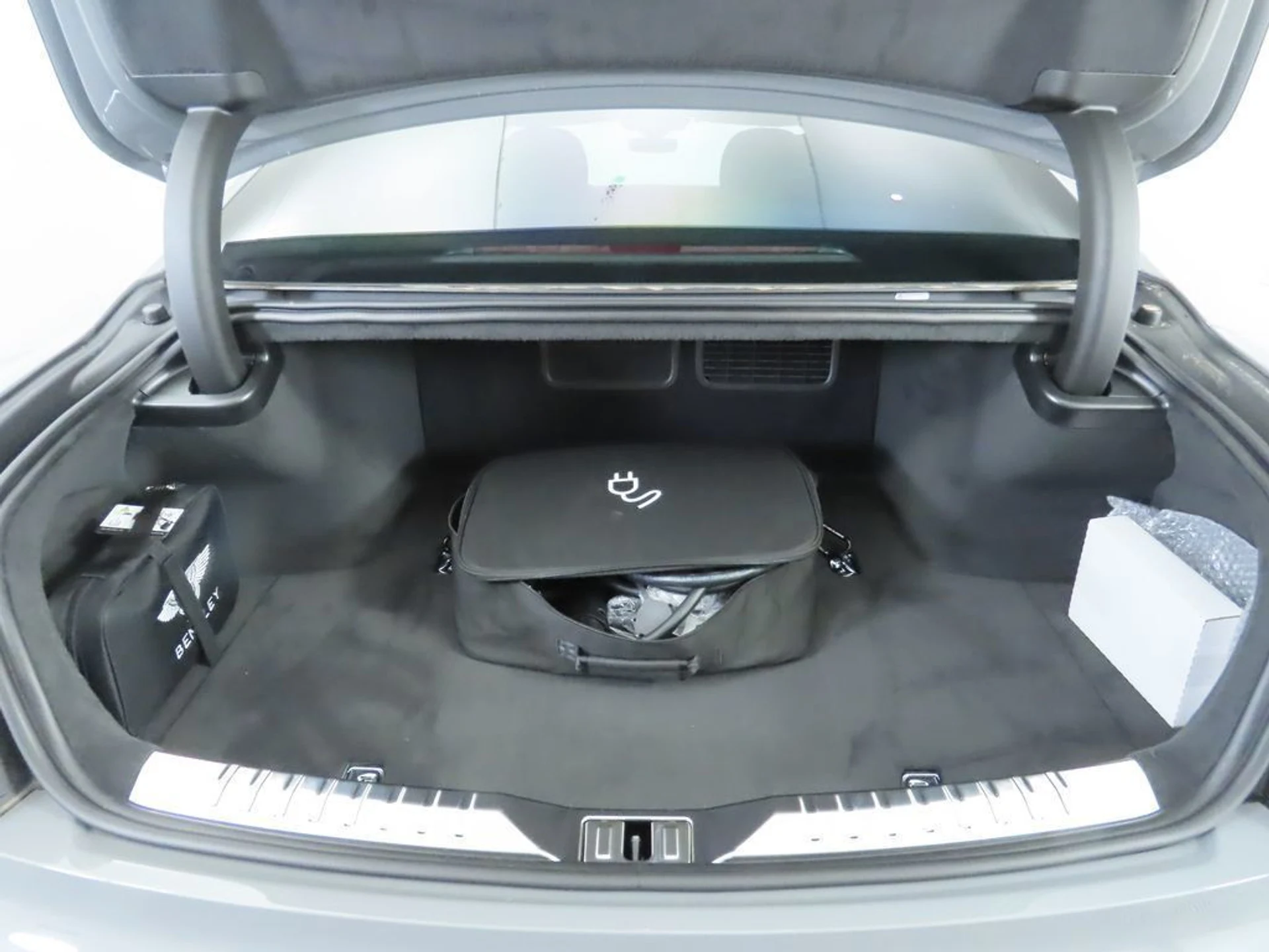 mph029_3154782143_new_2025_bentley_flying_spur_speedsedan_8119_22891449_30_1024_cc352a384a