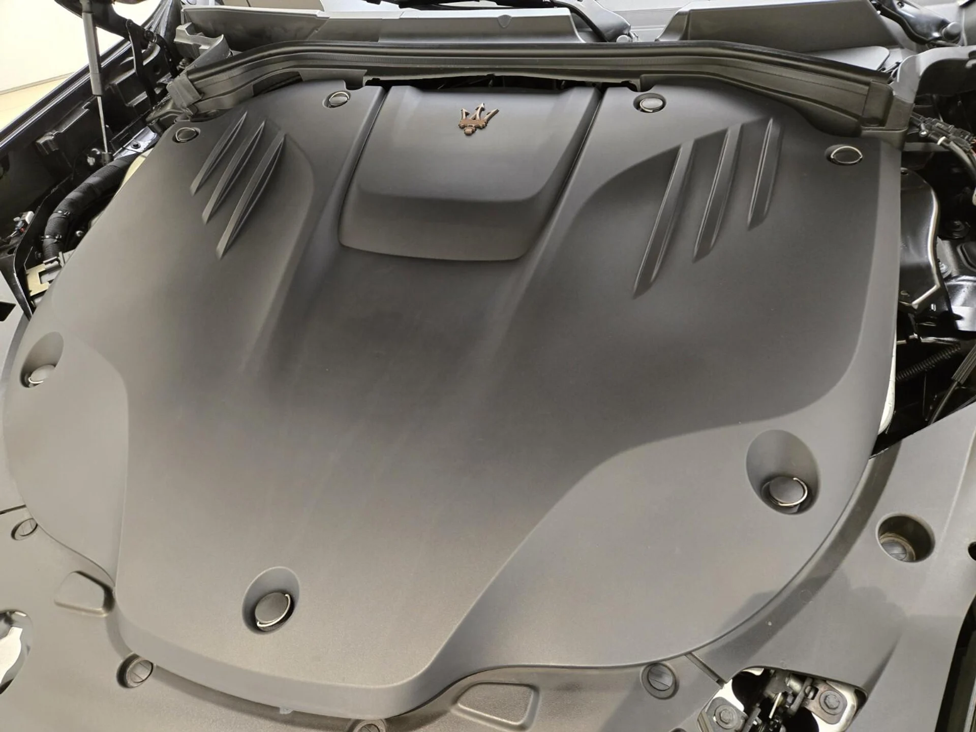 mph029_3171803721_Used_2025_Maserati_Grecale_Folgore_1765003993_cbdde9aedb