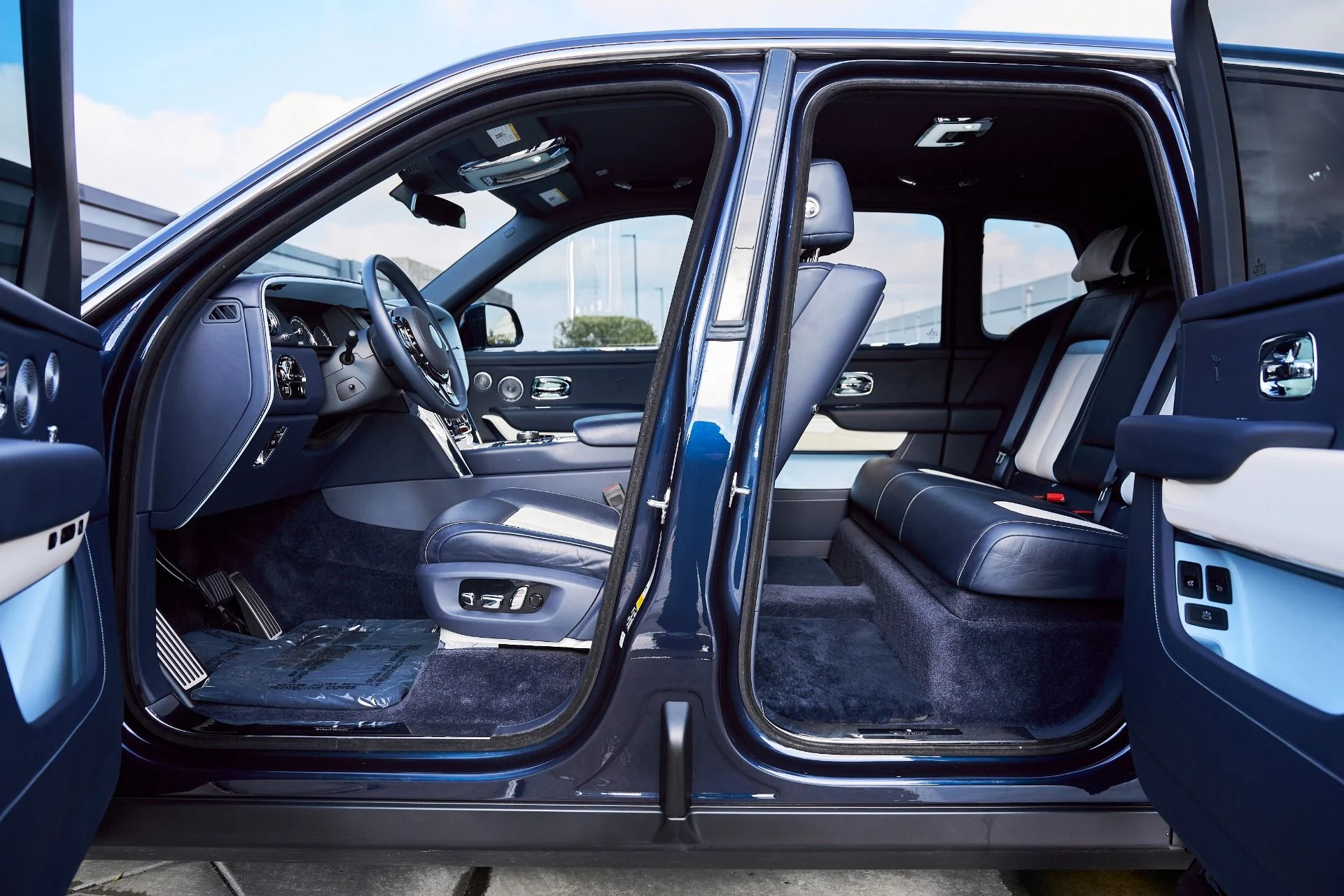 mph029_3215439784_Used_2022_Rolls_Royce_Cullinan_Base_1767400084_b561b4a374