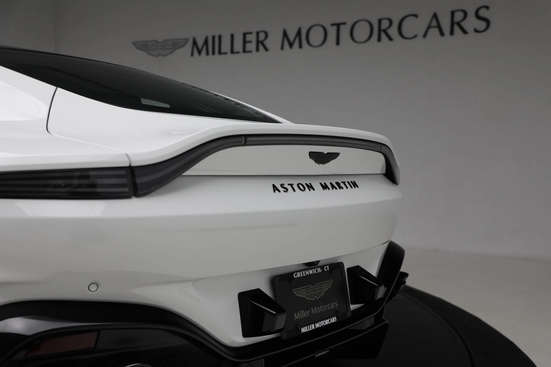mph029_3219019742_New_2025_Aston_Martin_Vantage_5dbf59c419