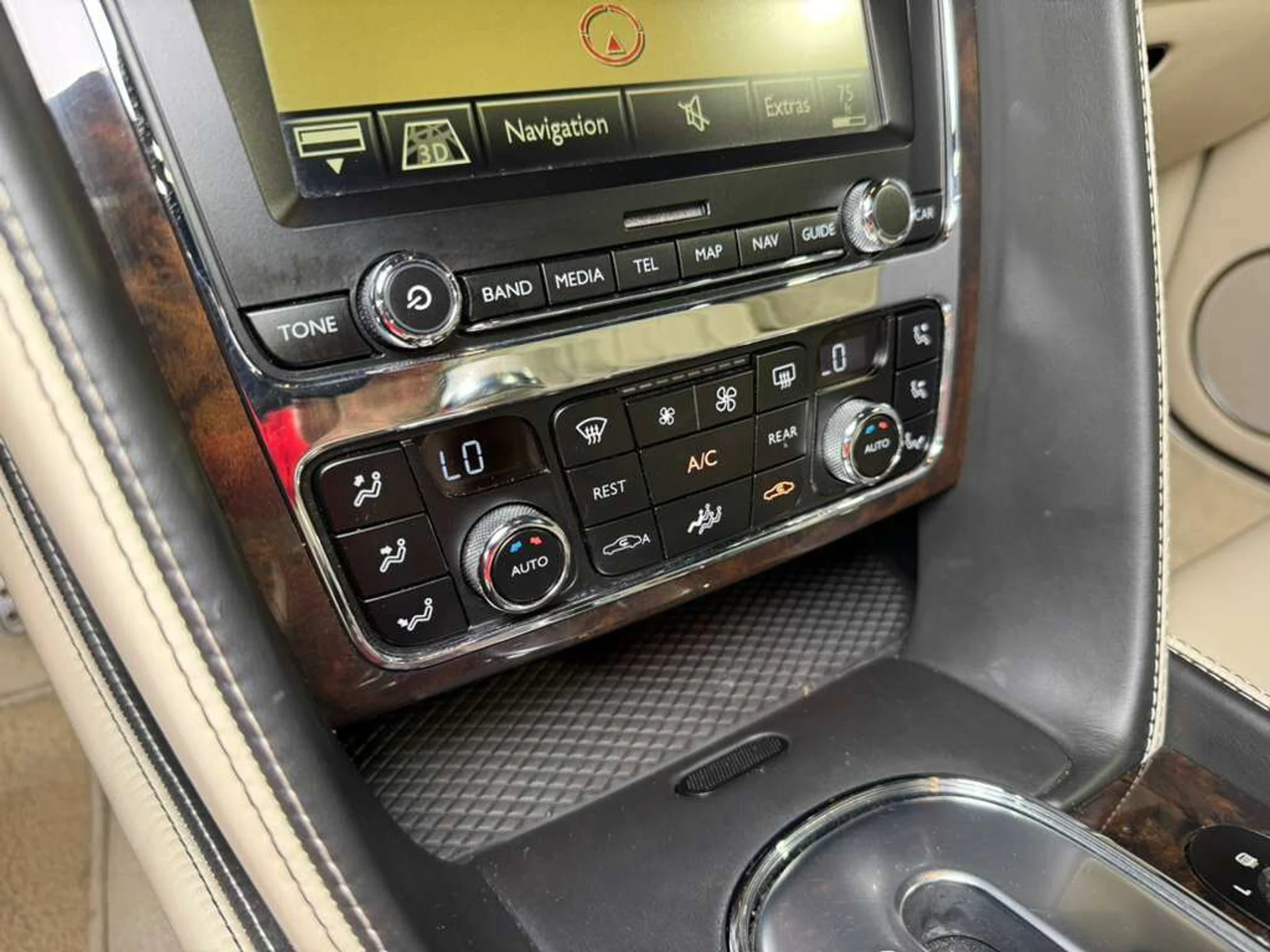 mph029_3225917549_2208401744be7f7c0c0963ebbdcde0a3_48e355b7be