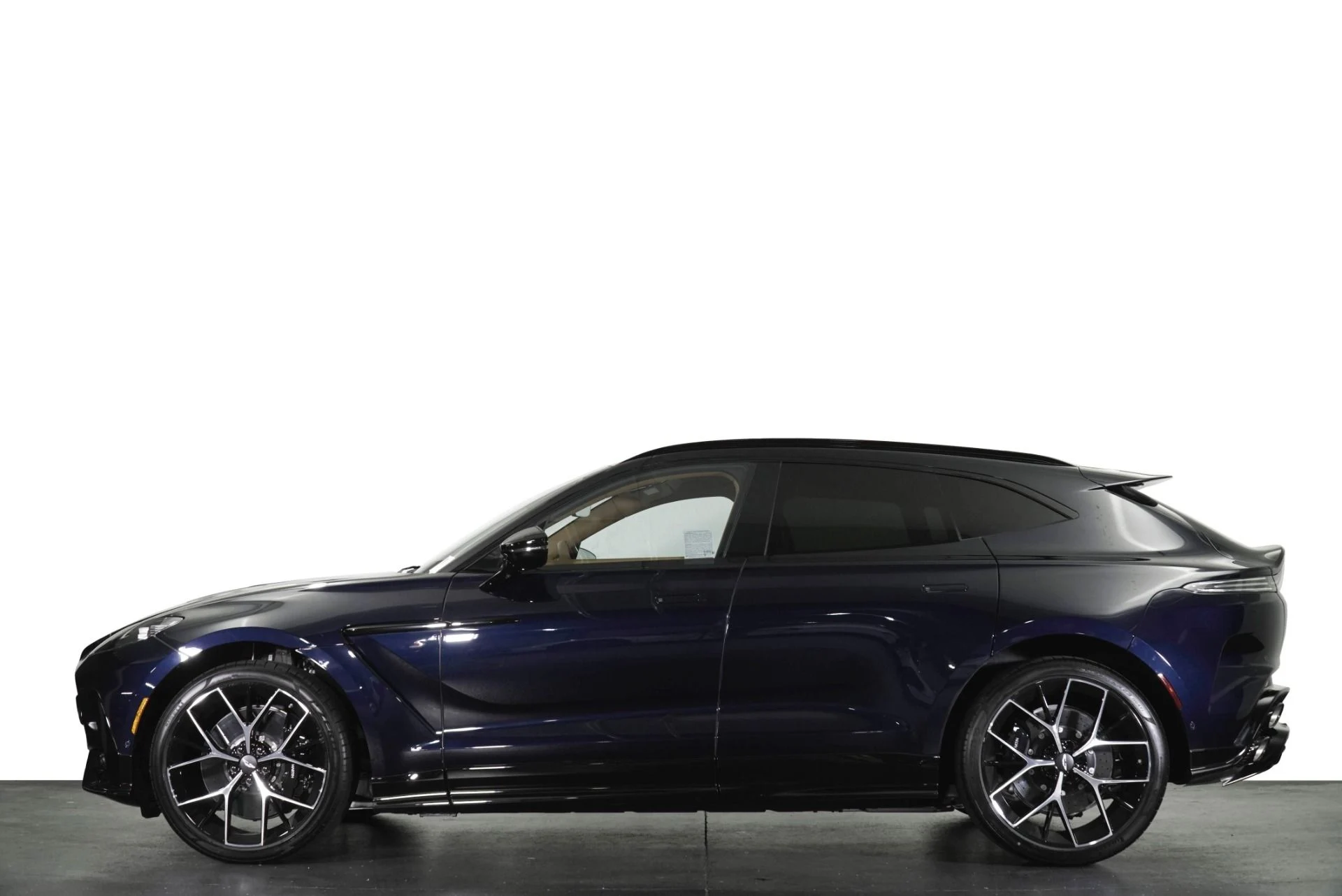 mph029_3232044686_New_2026_Aston_Martin_DBX_S_1791412081_2732bd613d