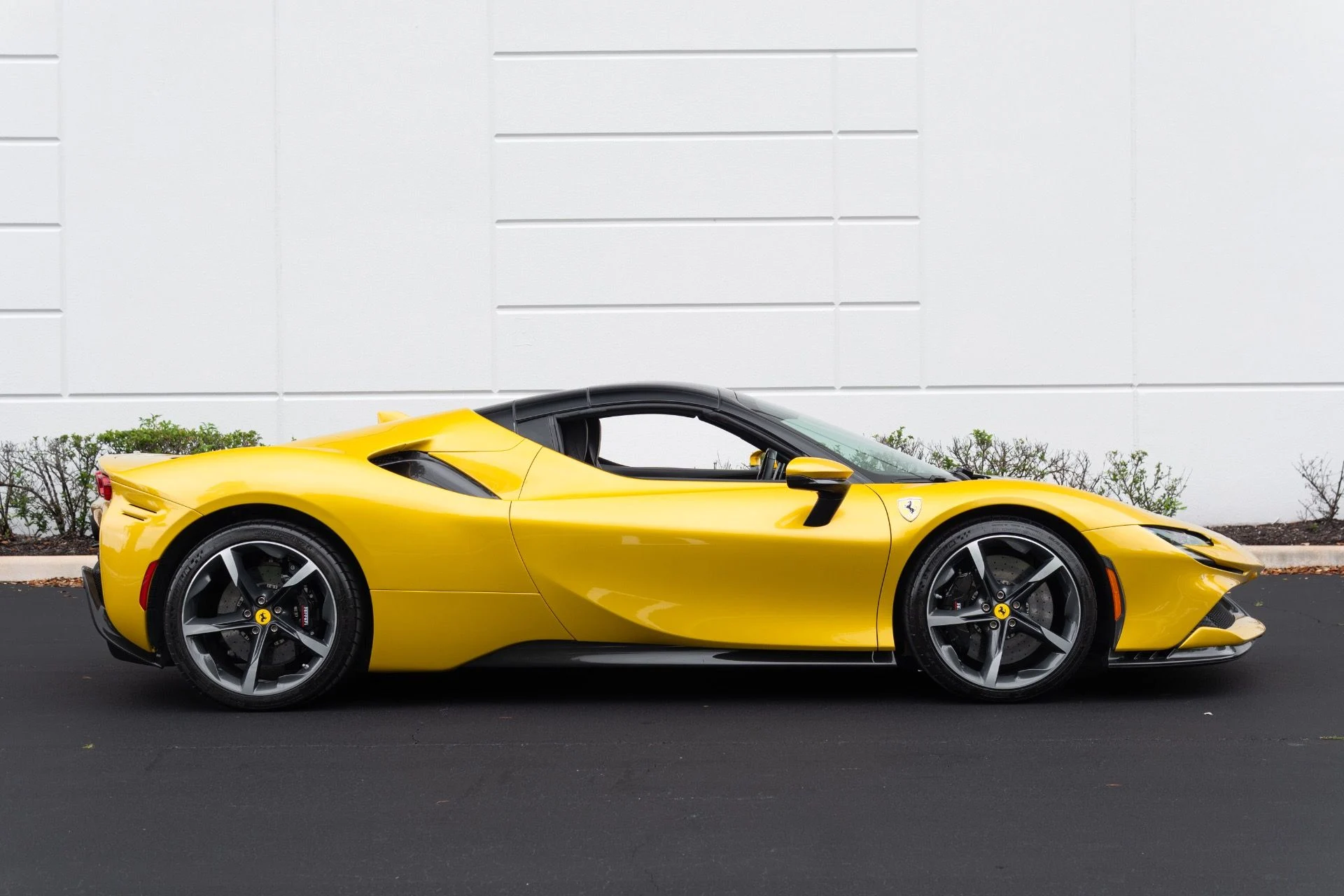 mph029_3246248077_Used_2022_Ferrari_SF_90_Spider_1775626389_6e7f9337c7