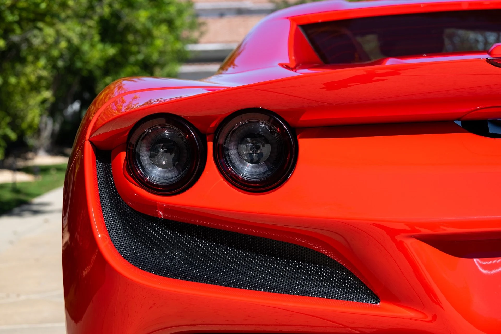 mph029_325083371_Used_2022_Ferrari_F8_Spider_1791574017_17dd77738f